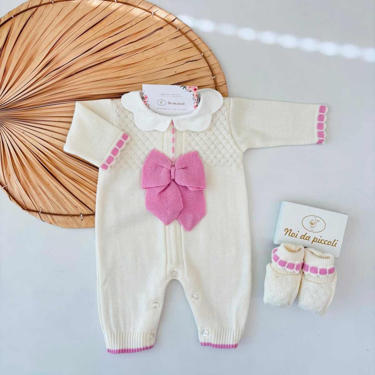 Tutina con Babbucce in Filato Caldo Panna Rosa Bebe' Margo' - Noi da piccoli