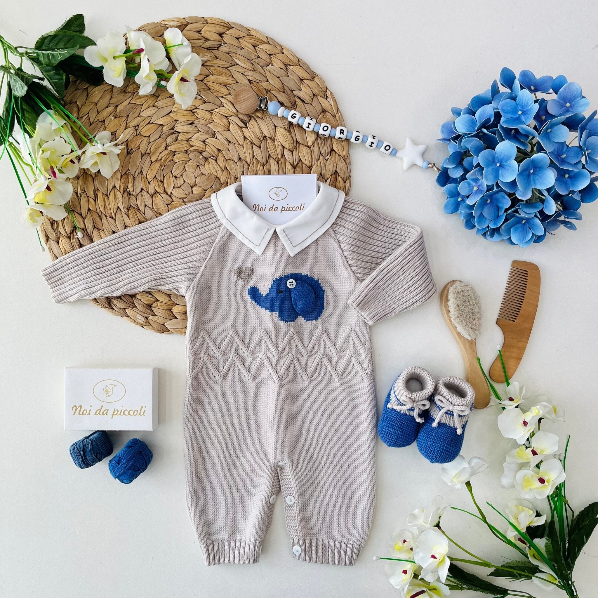 TUTINA CON BABBUCCE IN LANA MERINO EXTRAFINE BEIGE E AZZURRO - Noi da piccoli