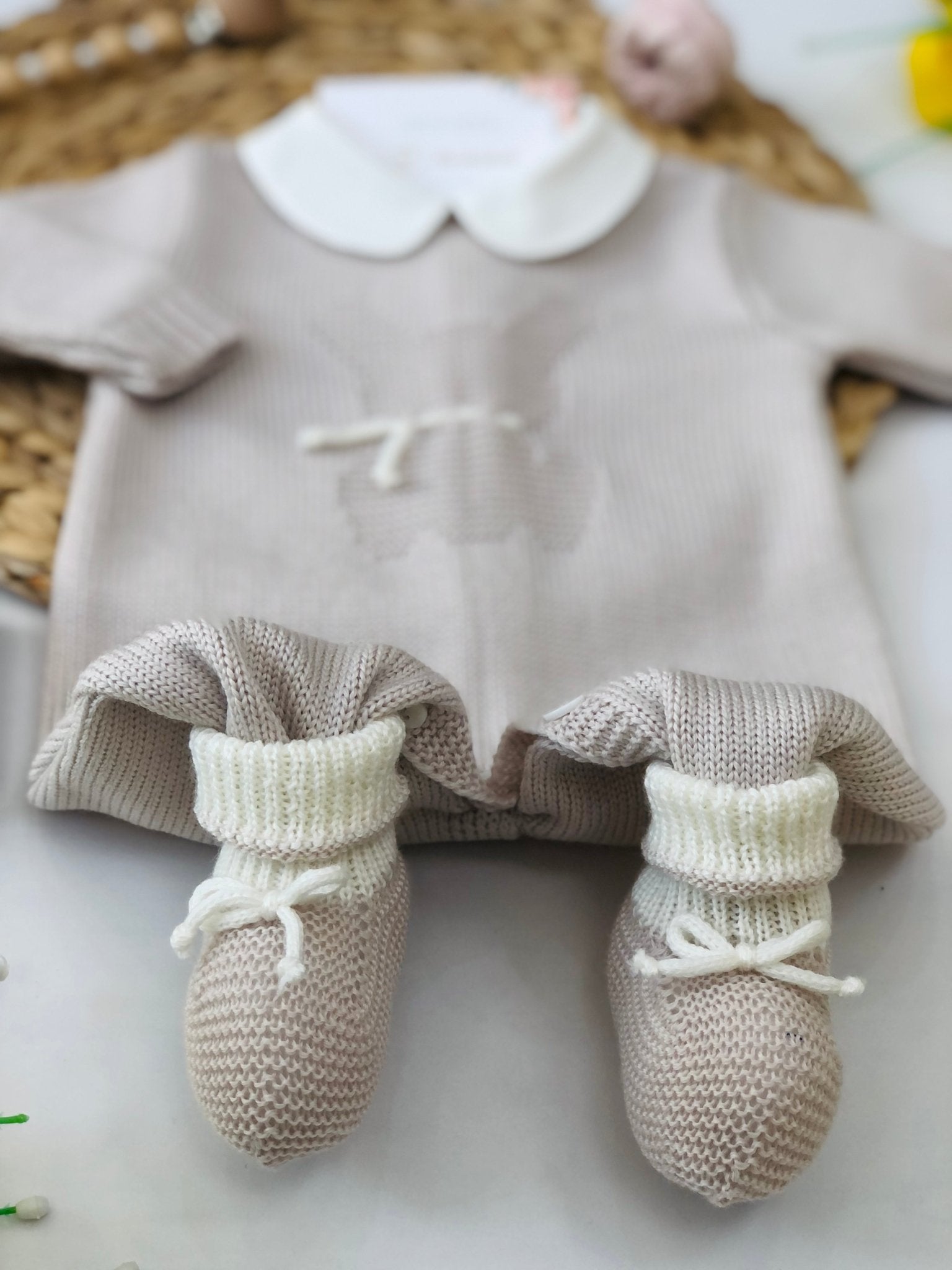 TUTINA CON BABBUCCE IN LANA MERINO EXTRAFINE BEIGE PANNA - Noi da piccoli