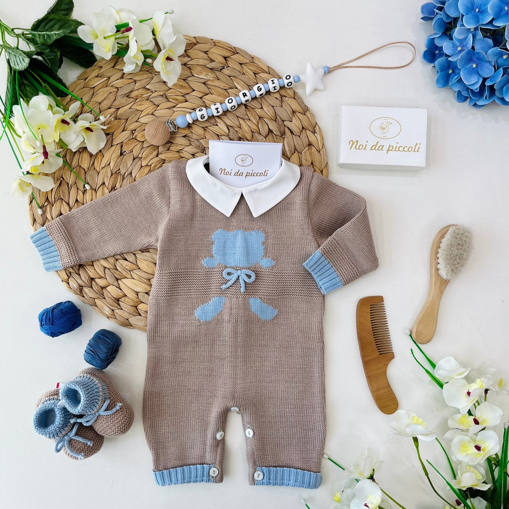 TUTINA CON BABBUCCE IN LANA MERINO EXTRAFINE NOCCIOLA CIELO - Noi da piccoli