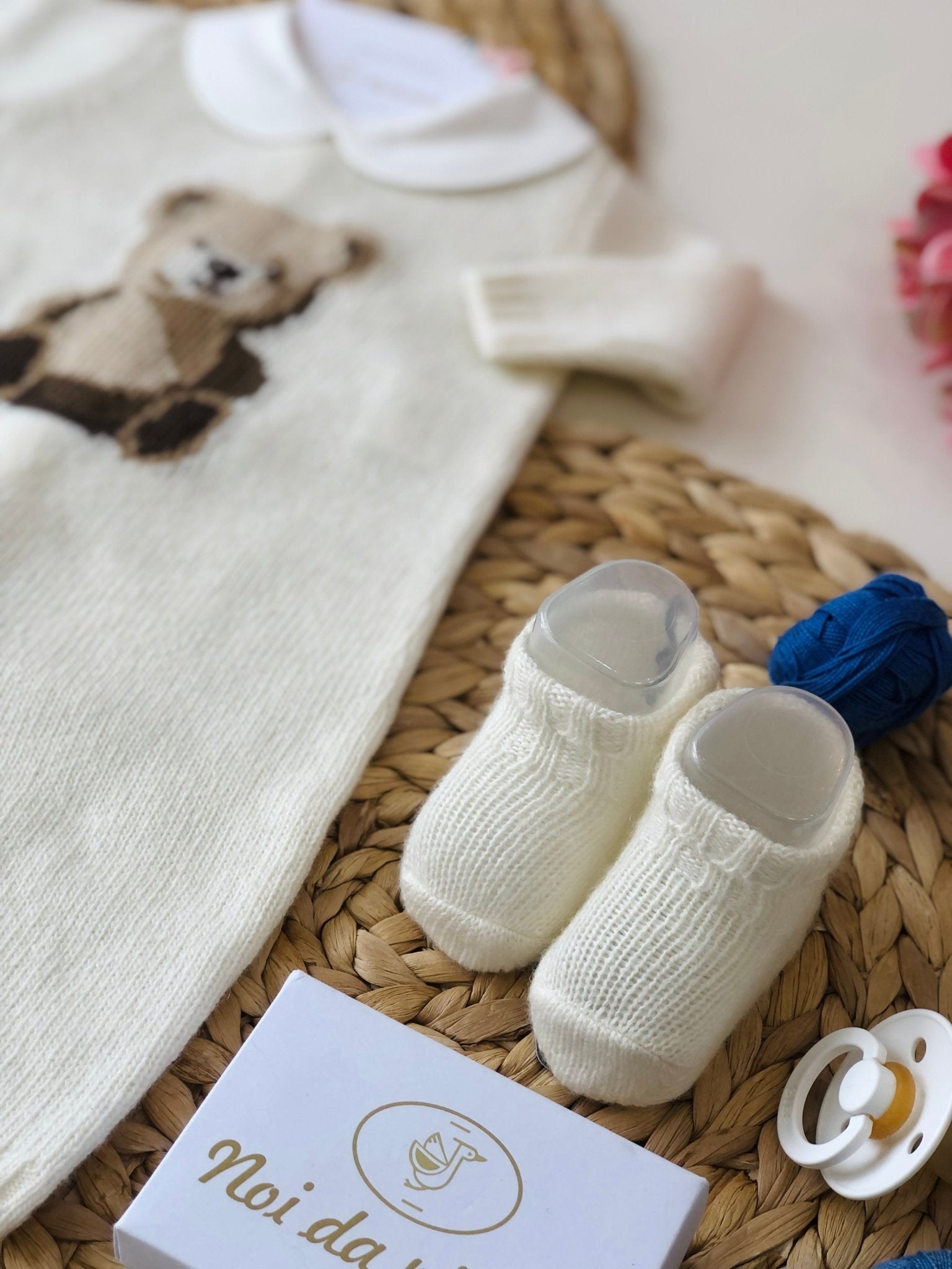 TUTINA CON BABBUCCE PANNA IN LANA MERINO ORSACCHIOTTO - Noi da piccoli