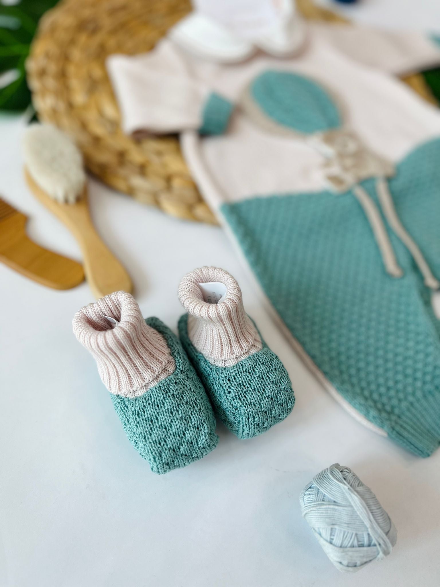 TUTINA CON BABBUCE NATURALBIO 100% LANA VERDE SALVIA - Noi da piccoli