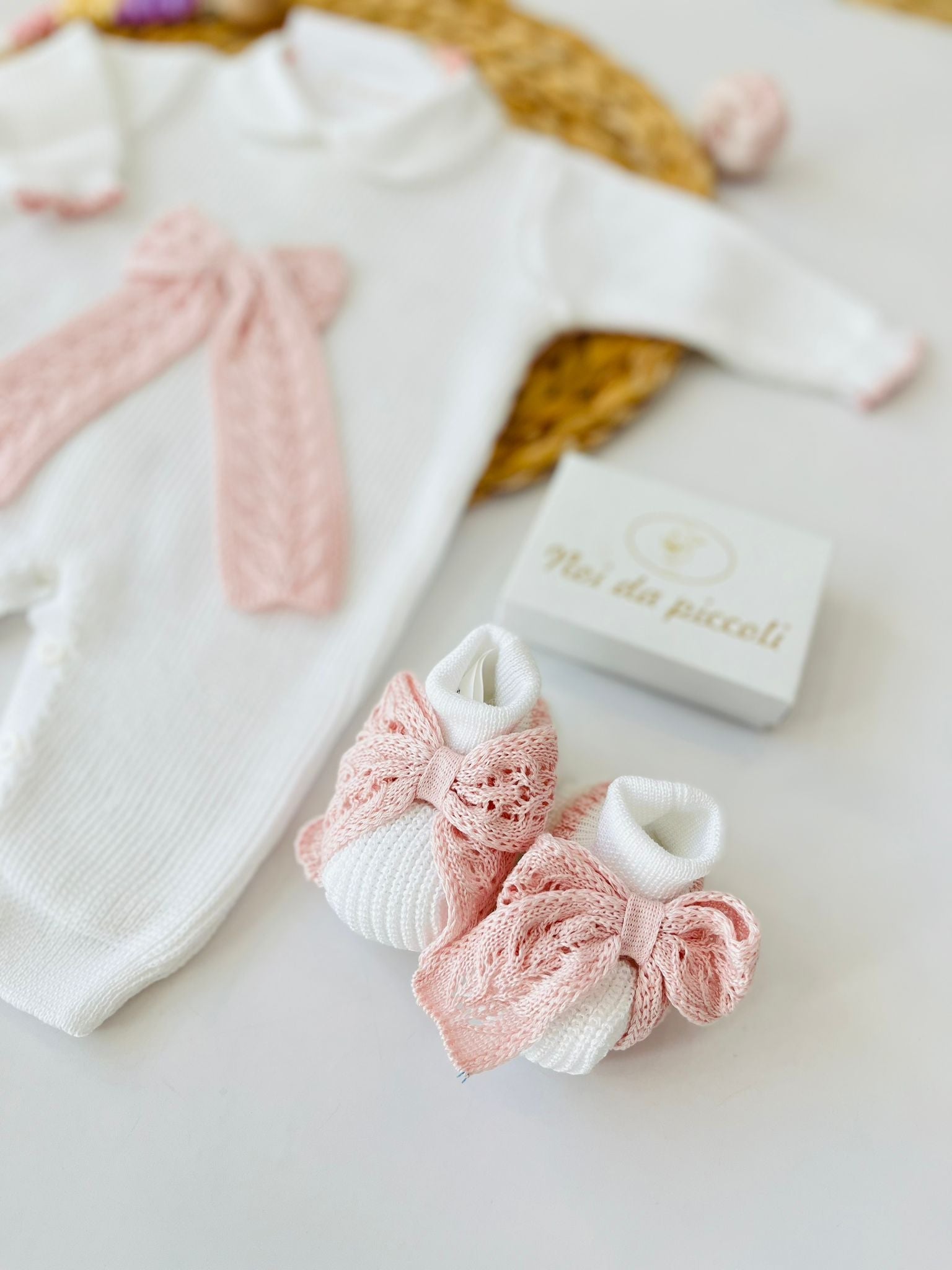 TUTINA CON PARURE 100% FILO DI COTONE BIANCO ROSA - Noi da piccoli