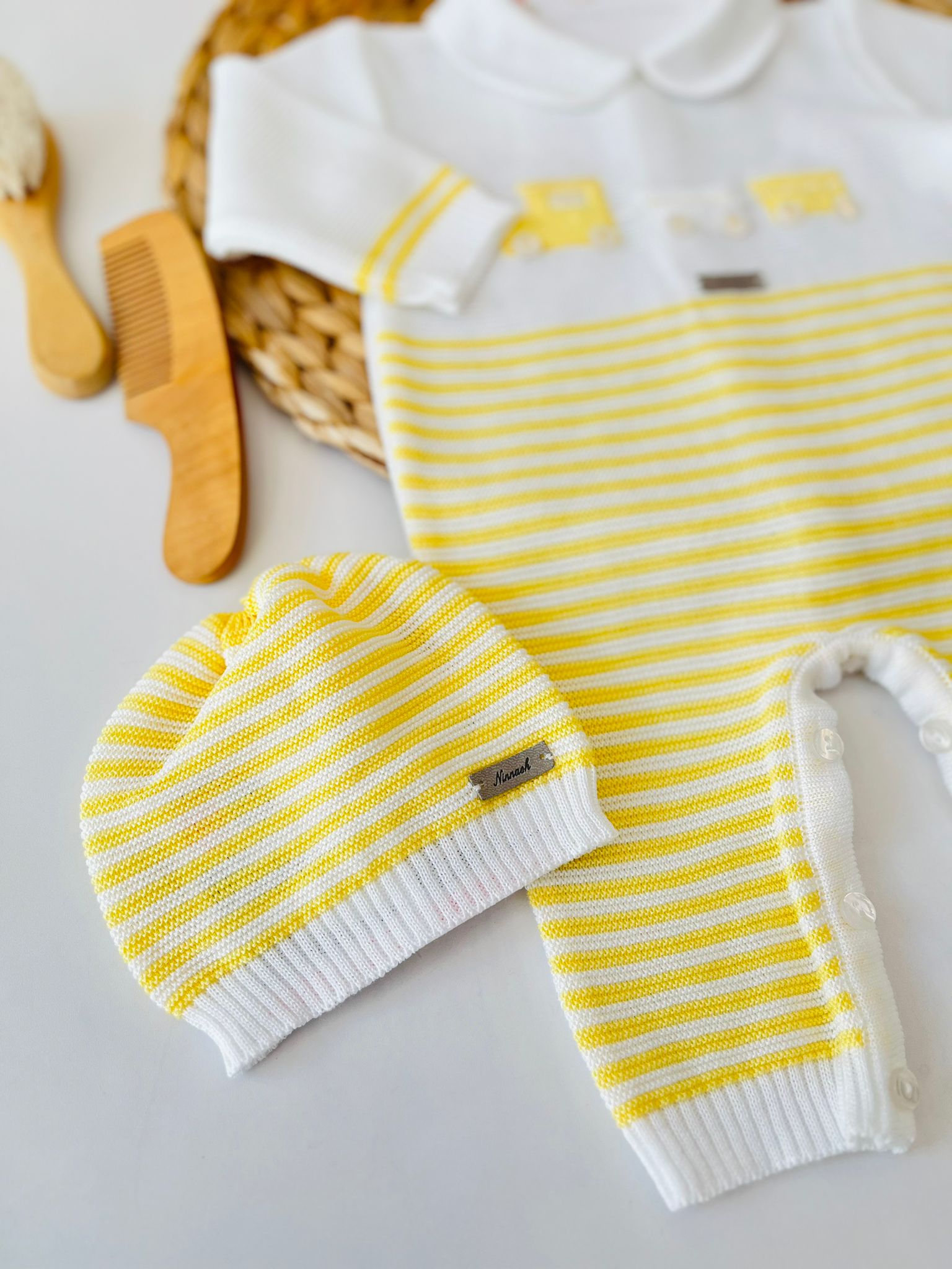 TUTINA CON PARURE 100% FILO DI COTONE GIALLO E BIANCO - Noi da piccoli