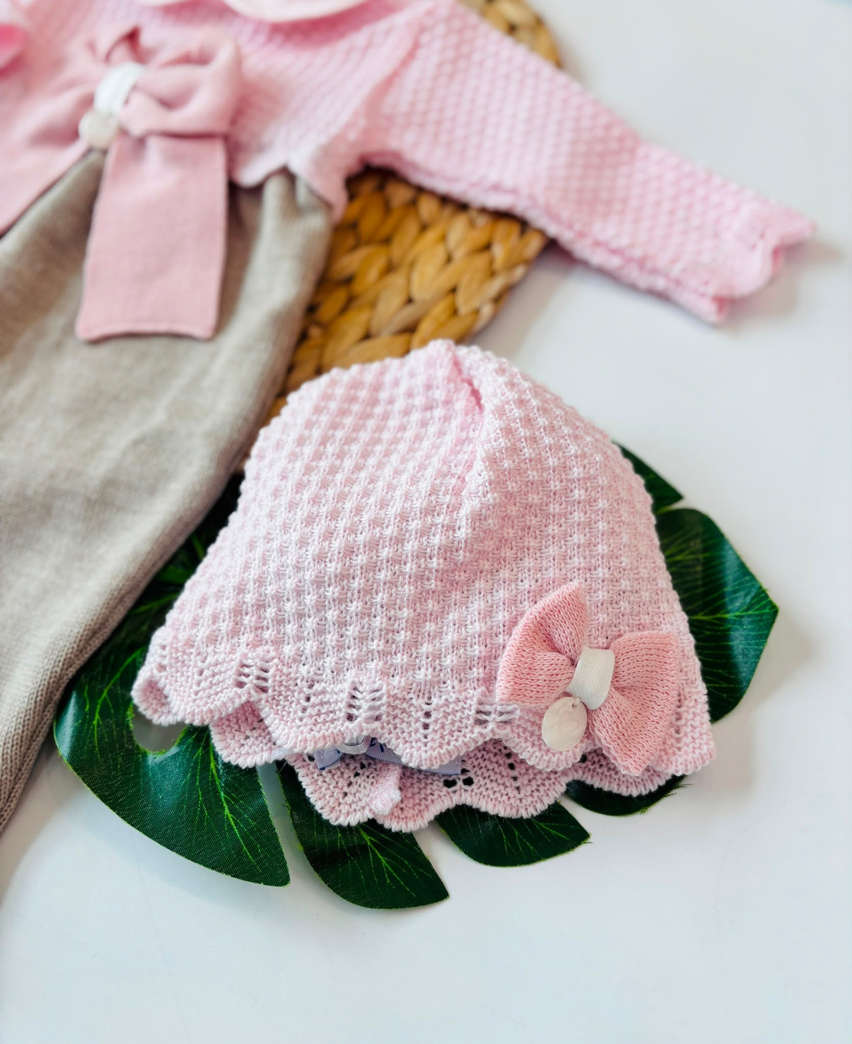 TUTINA CON PARURE 100% IN LANA MERINO EXTRAFINE ROSA E BEIGE - Noi da piccoli