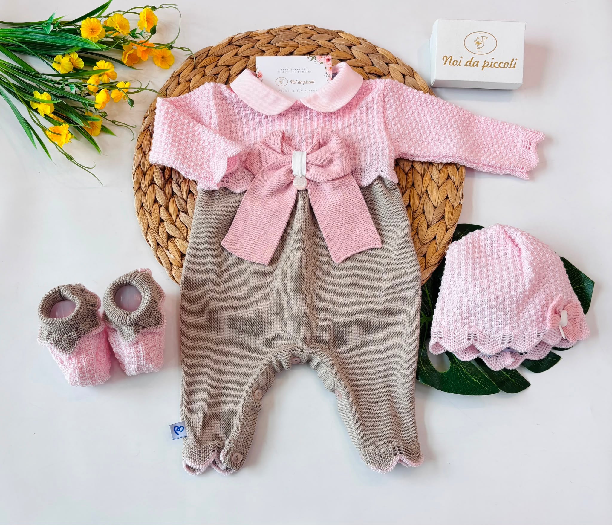 TUTINA CON PARURE 100% IN LANA MERINO EXTRAFINE ROSA E BEIGE - Noi da piccoli