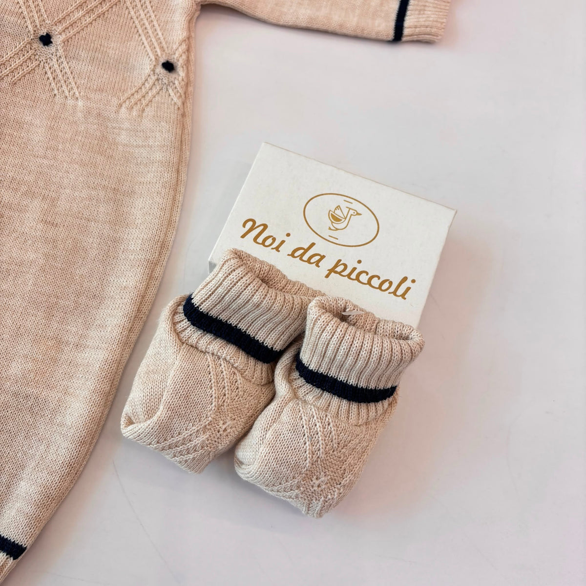 Tutina con Parure Filato Caldo Beige Blu Bebe' Margo' - Noi da piccoli
