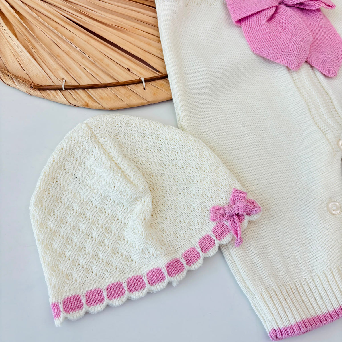 Tutina con Parure in Filato Caldo Panna Rosa Bebe' Margo' - Noi da piccoli