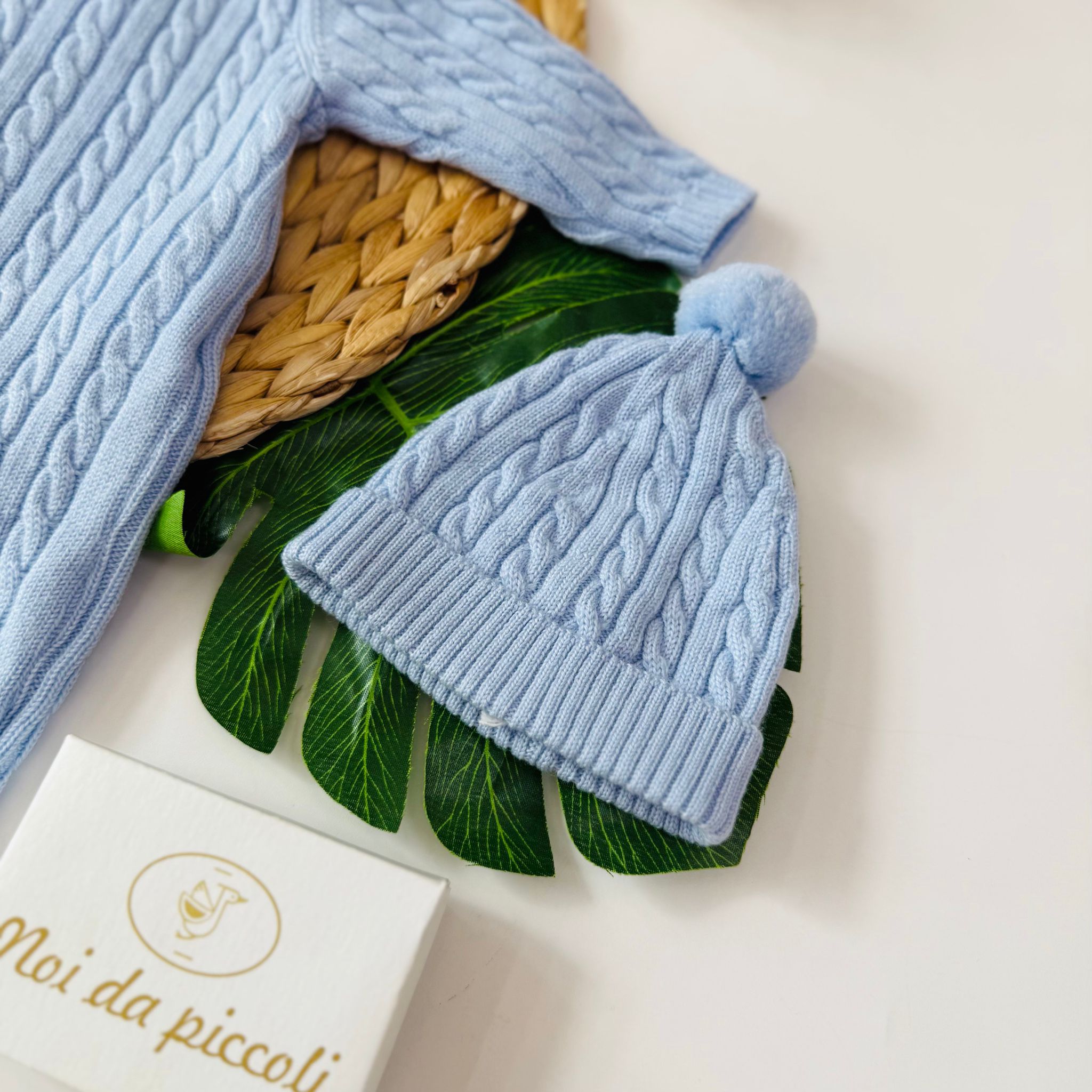 TUTINA CON PARURE INTRECCIO 100% LANA CELESTE - Noi da piccoli