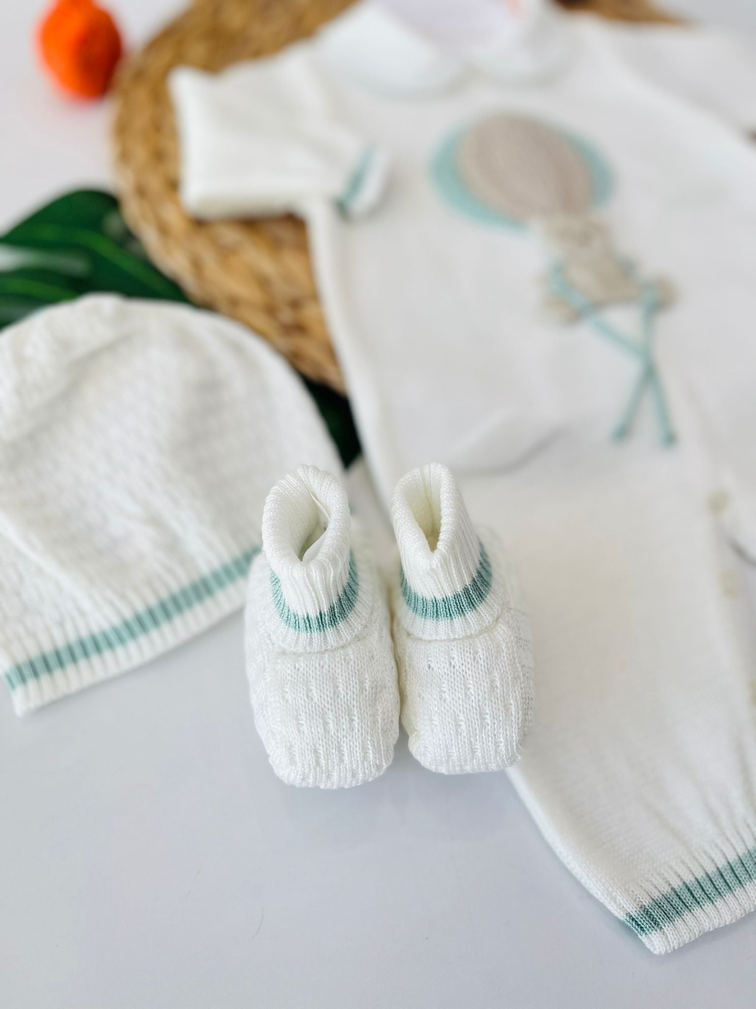 TUTINA CON PARURE MONGOLFIERA 100% FILO DI COTONE VERDE SALVIA - Noi da piccoli