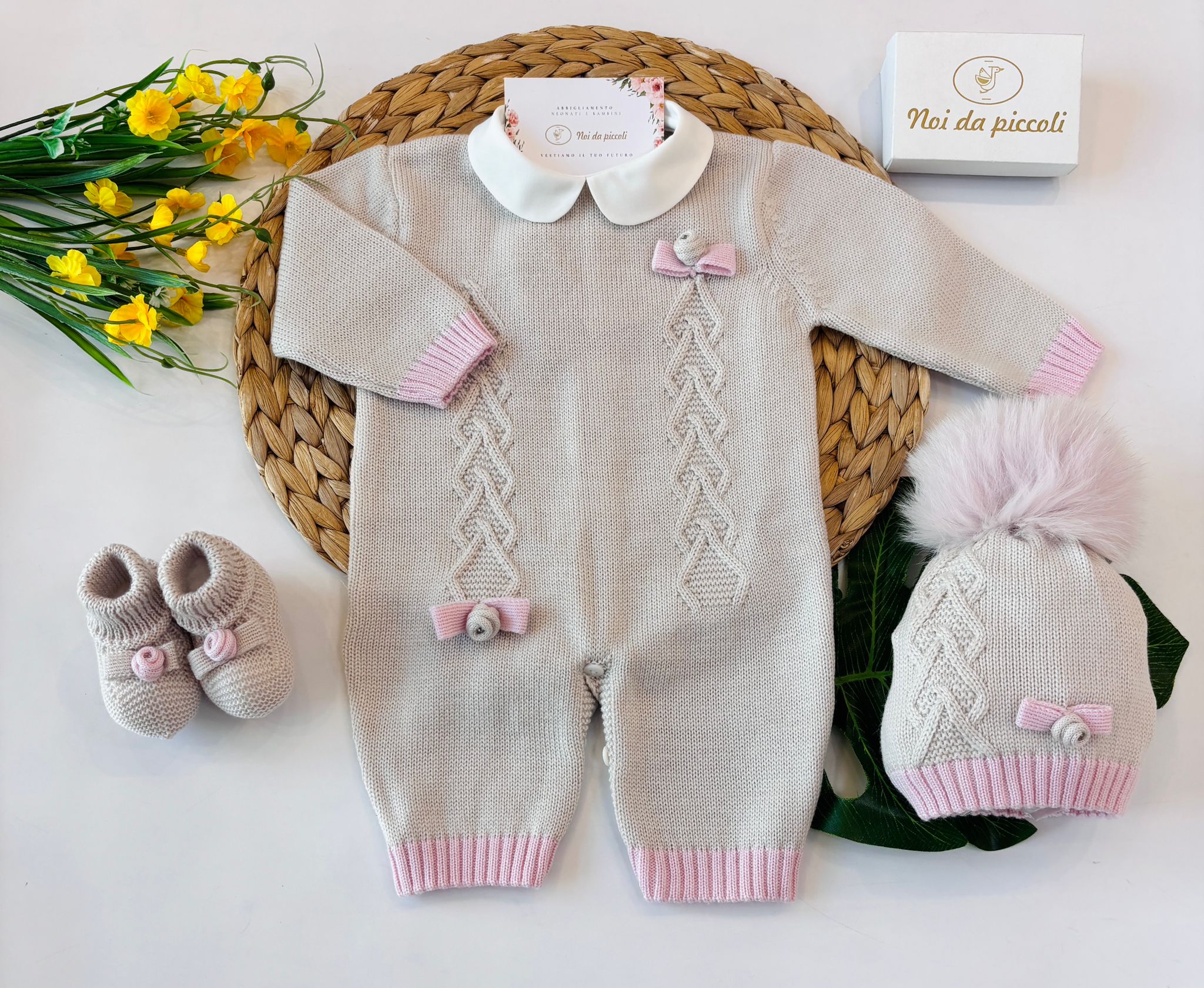 TUTINA CON PARURE PURA LANA BEIGE E ROSA - Noi da piccoli