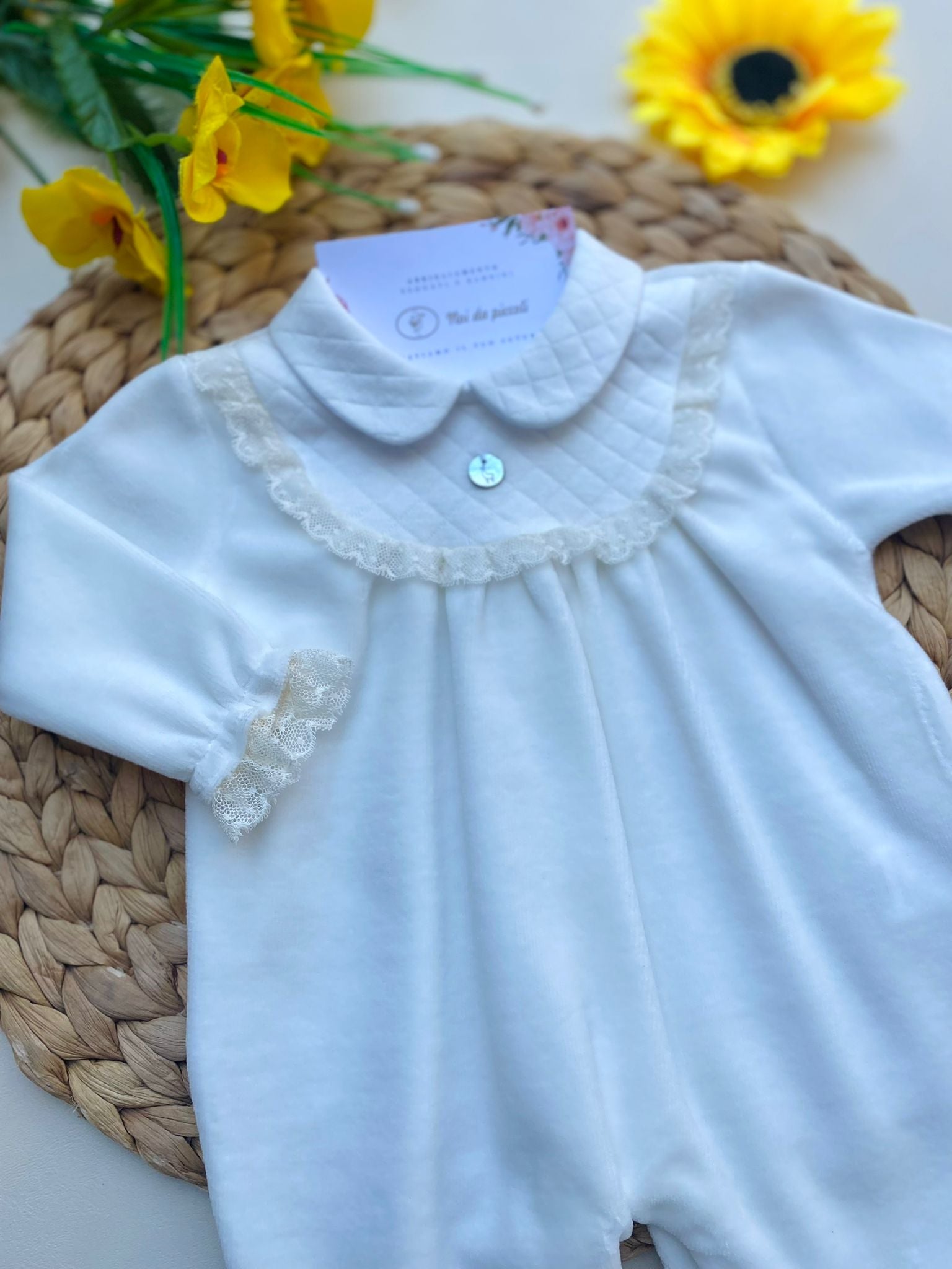 TUTINA CON RICAMI E BOTTONCINO IN MADREPERLA CINIGLIA PANNA - Noi da piccoli