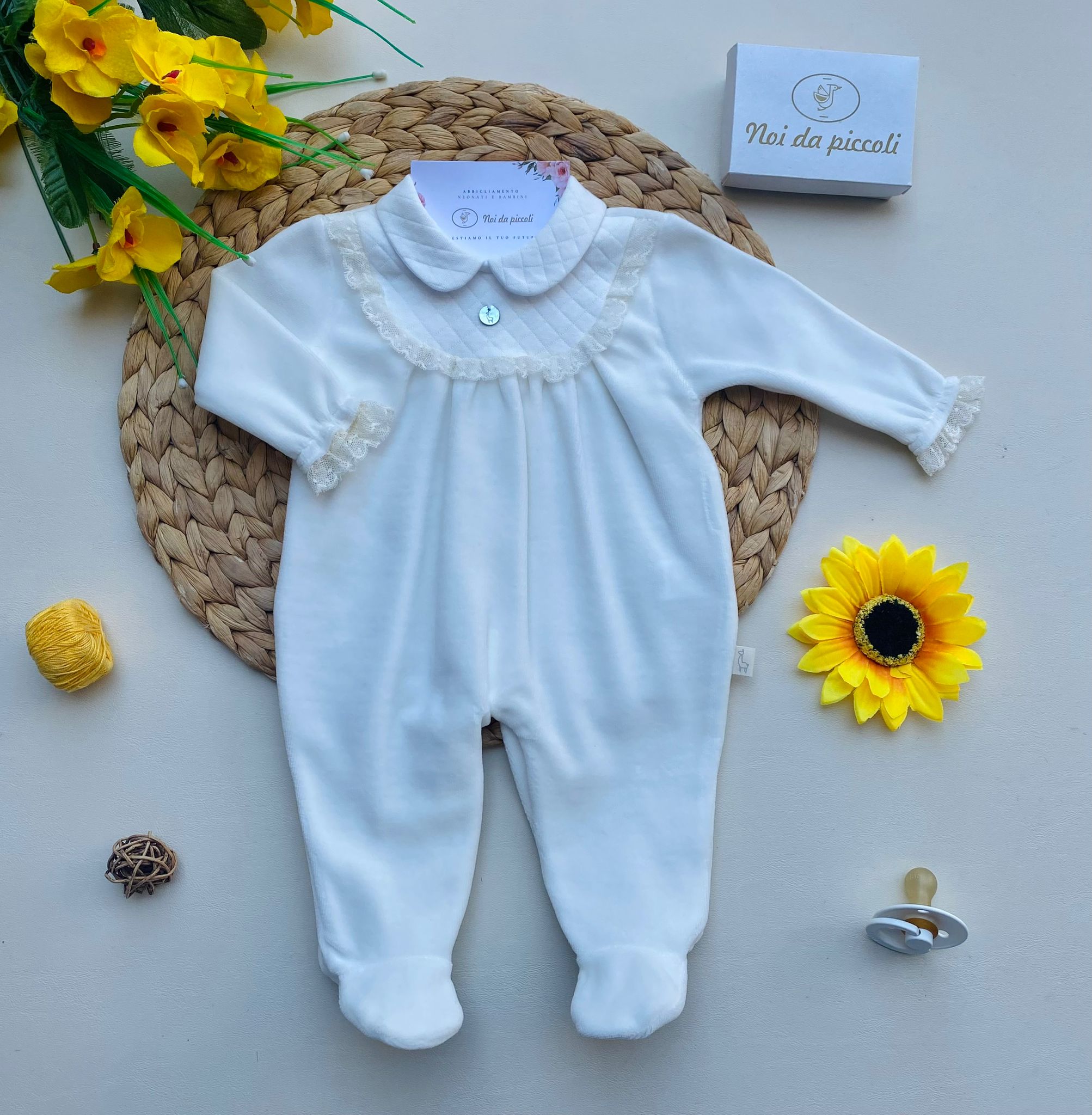 TUTINA CON RICAMI E BOTTONCINO IN MADREPERLA CINIGLIA PANNA - Noi da piccoli