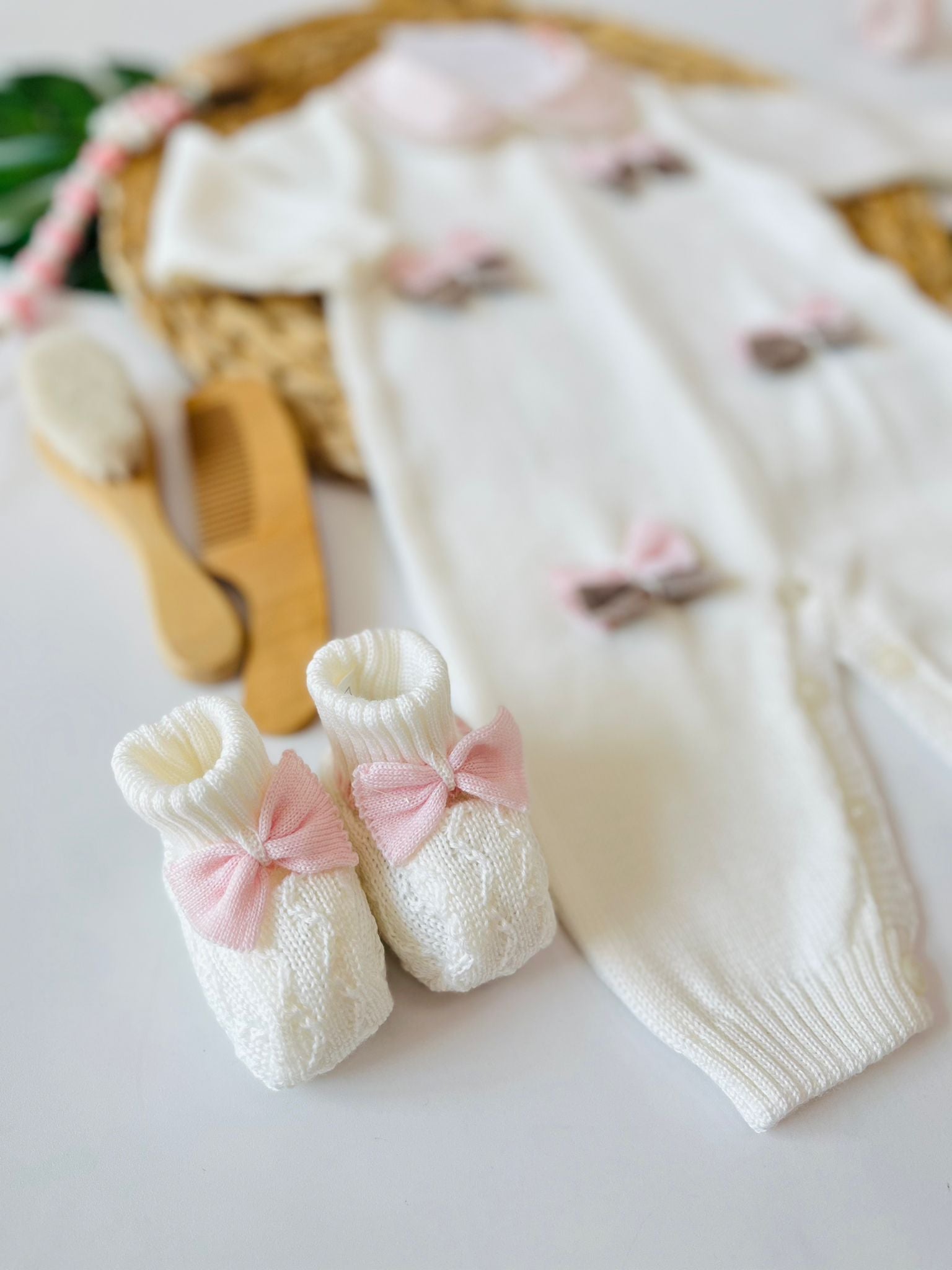 TUTINA CON SET PARURE 100% LANA VANIGLIA TORTORA ROSA - Noi da piccoli