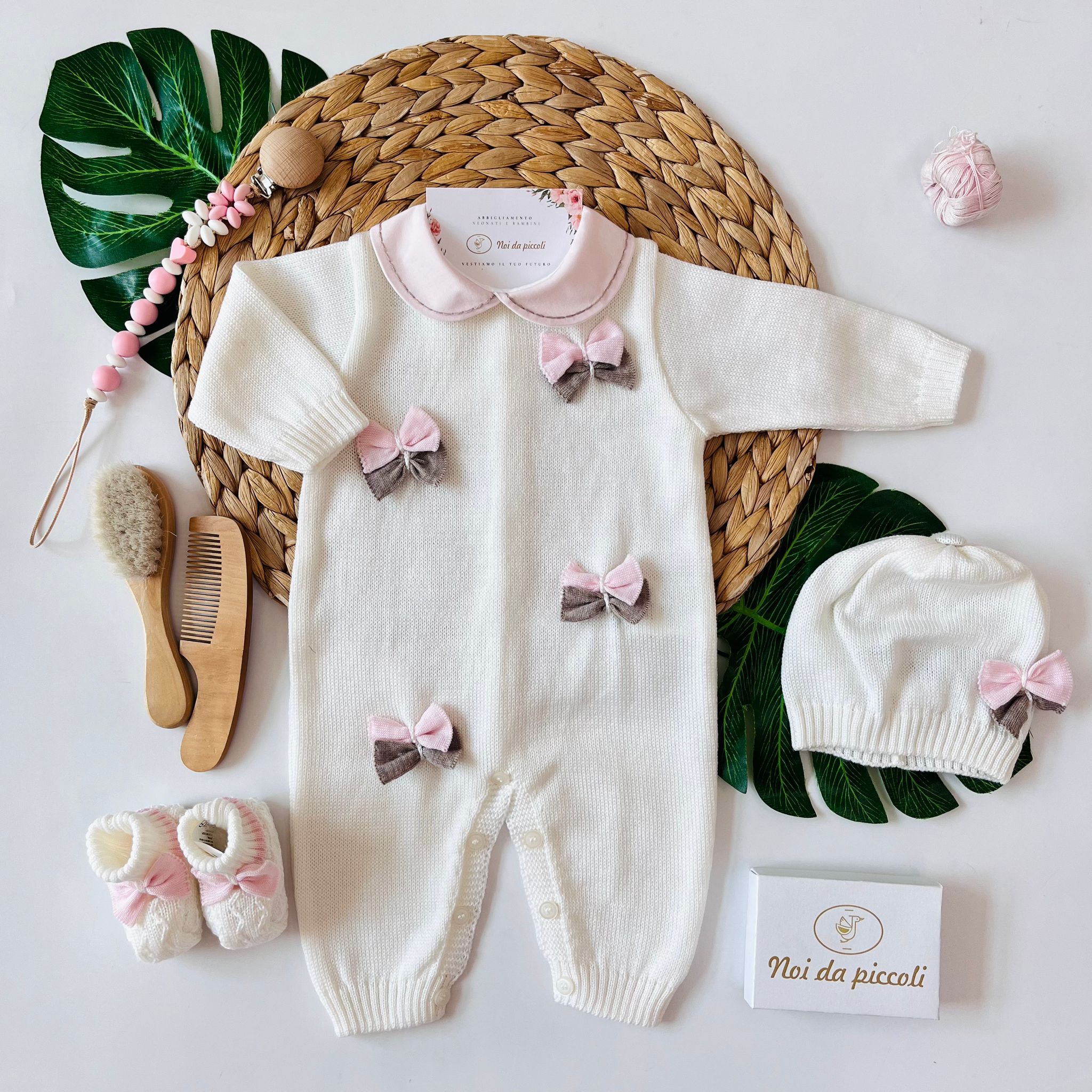 TUTINA CON SET PARURE 100% LANA VANIGLIA TORTORA ROSA - Noi da piccoli