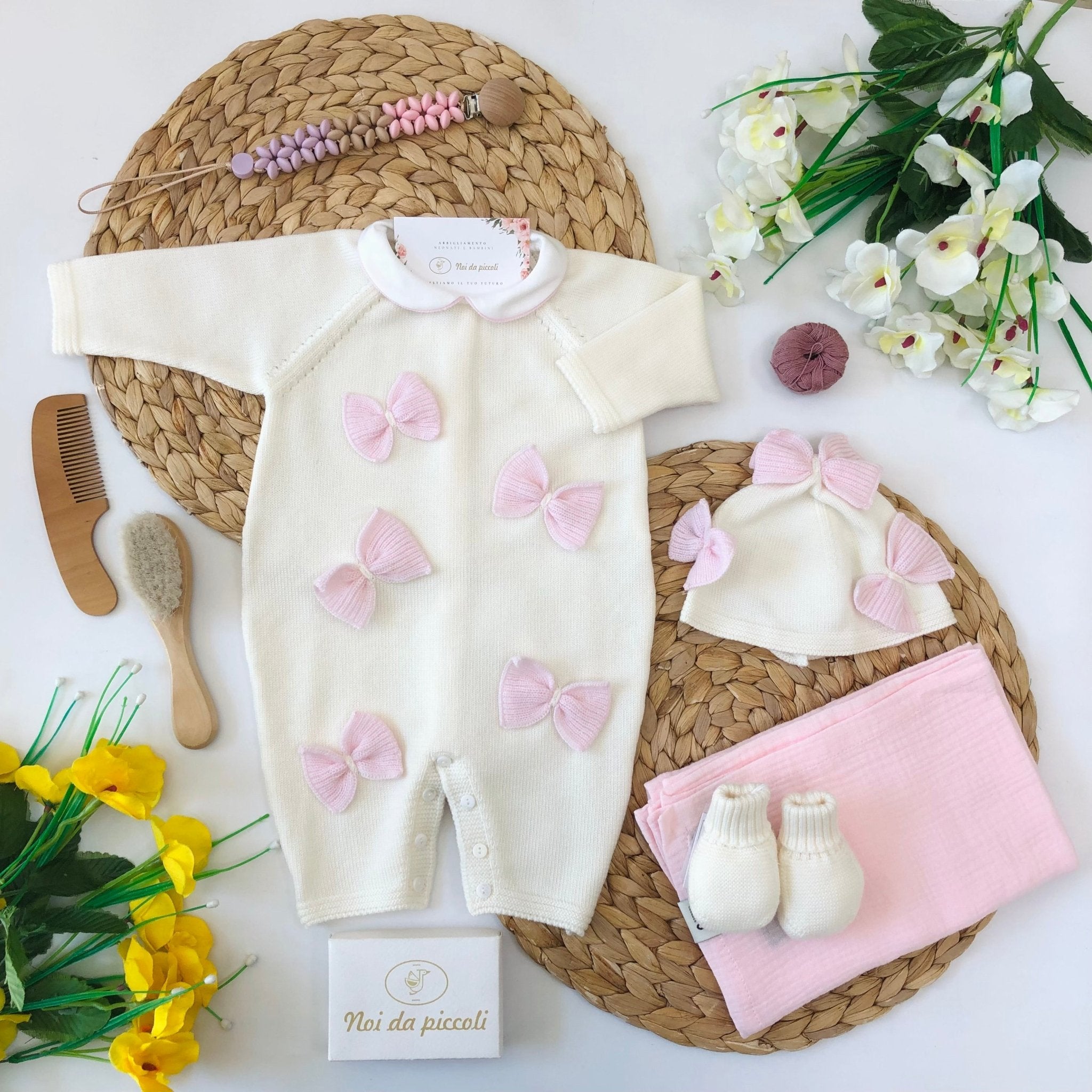 TUTINA CON SET PARURE IN 100% LANA PANNA E ROSA - Noi da piccoli