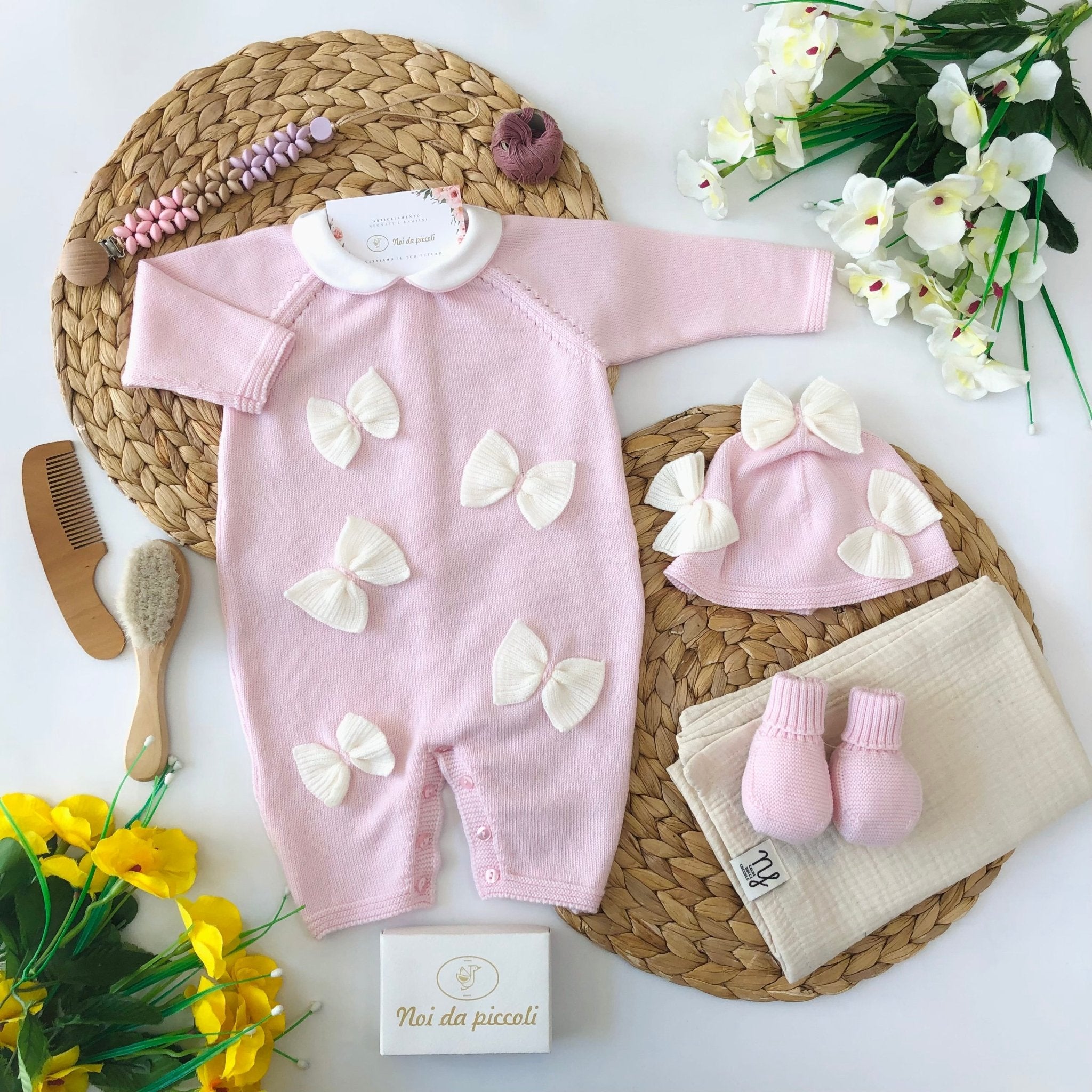 TUTINA CON SET PARURE IN 100% LANA ROSA E PANNA - Noi da piccoli