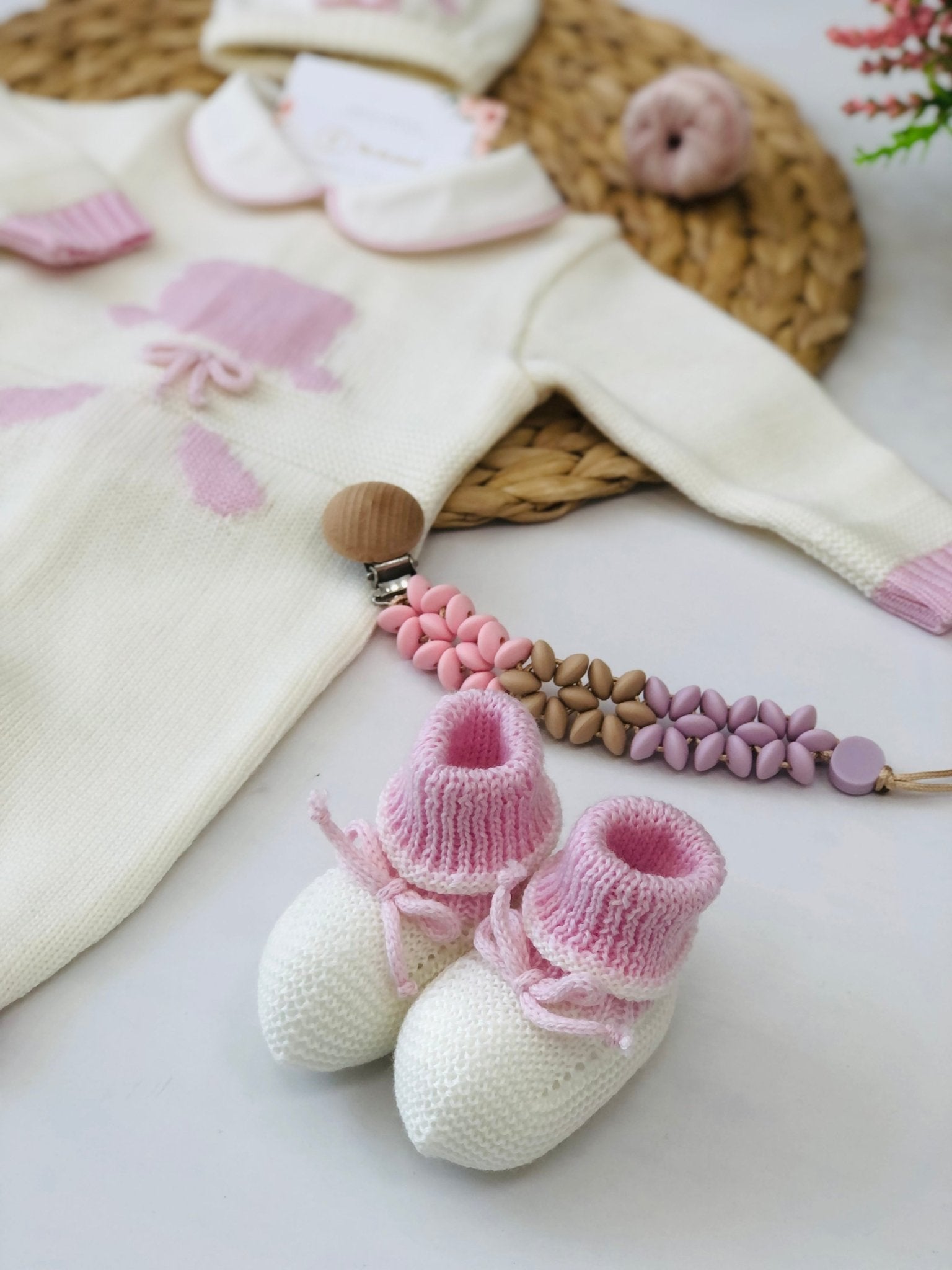 TUTINA CON SET PARURE IN LANA MERINO EXTRAFINE PANNA ROSA - Noi da piccoli