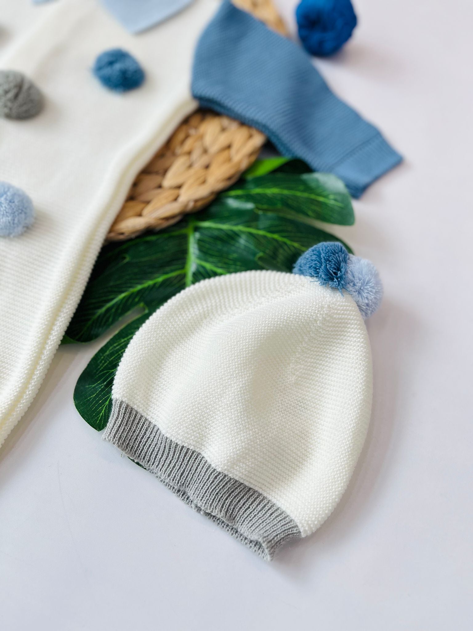 TUTINA CON SET PARURE PON POM COLOR FILATO CALDO PANNA - Noi da piccoli