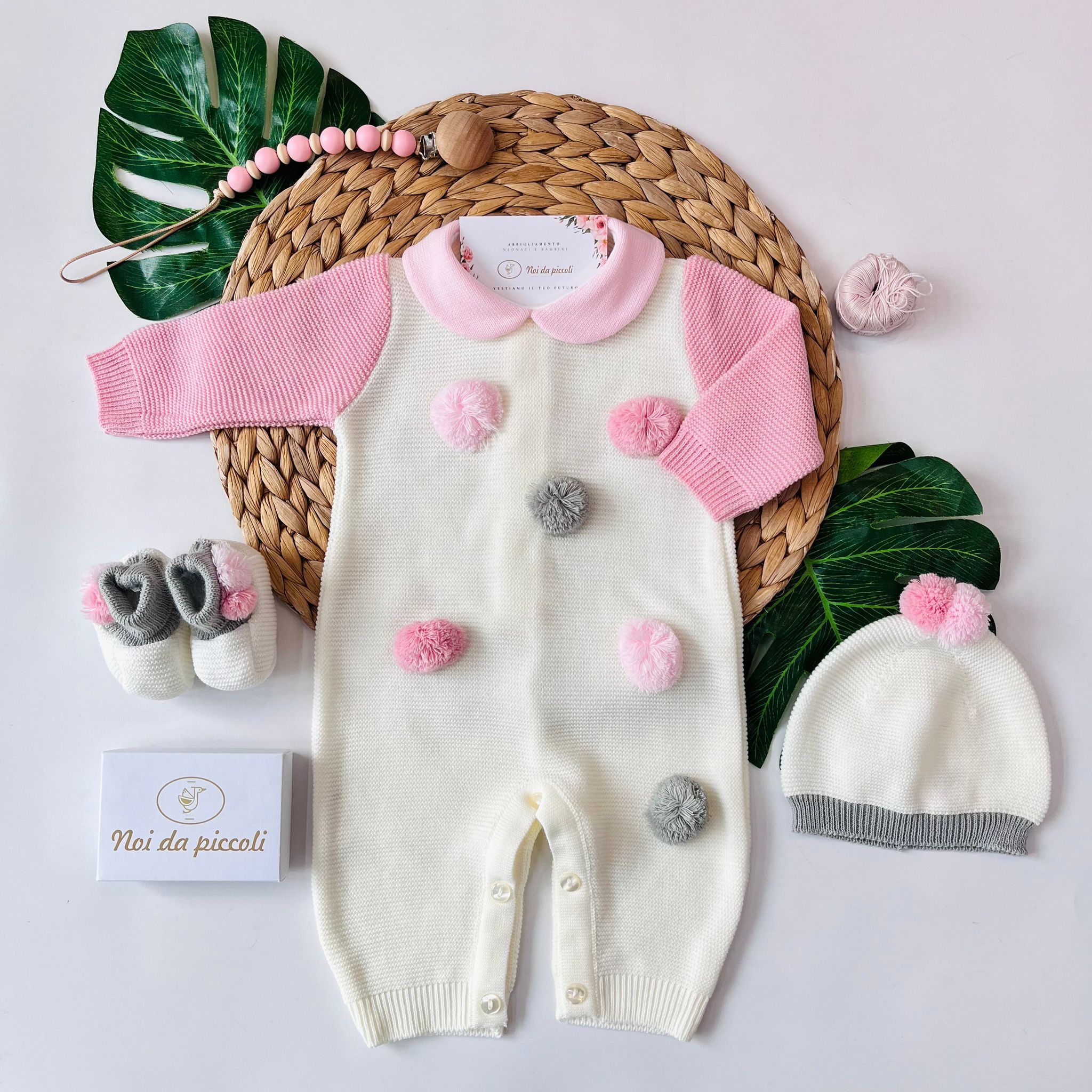 TUTINA CON SET PARURE PON POM COLOR FILATO CALDO ROSA - Noi da piccoli