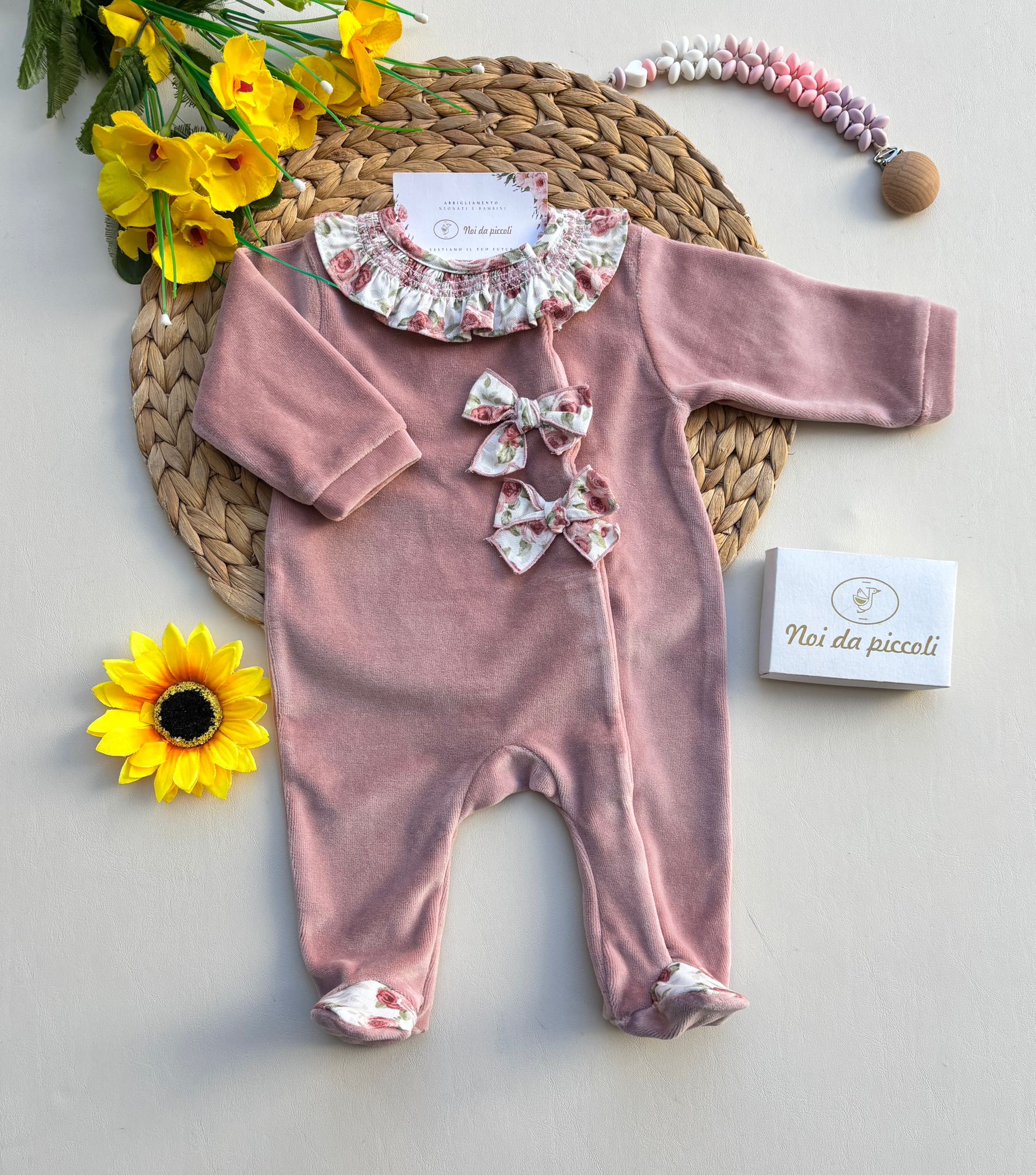 TUTINA IN CINIGLIA ANTIPANICO CON COLLETTO E FIOCCHETTI FLOREALI ROSA SCURO - Noi da piccoli