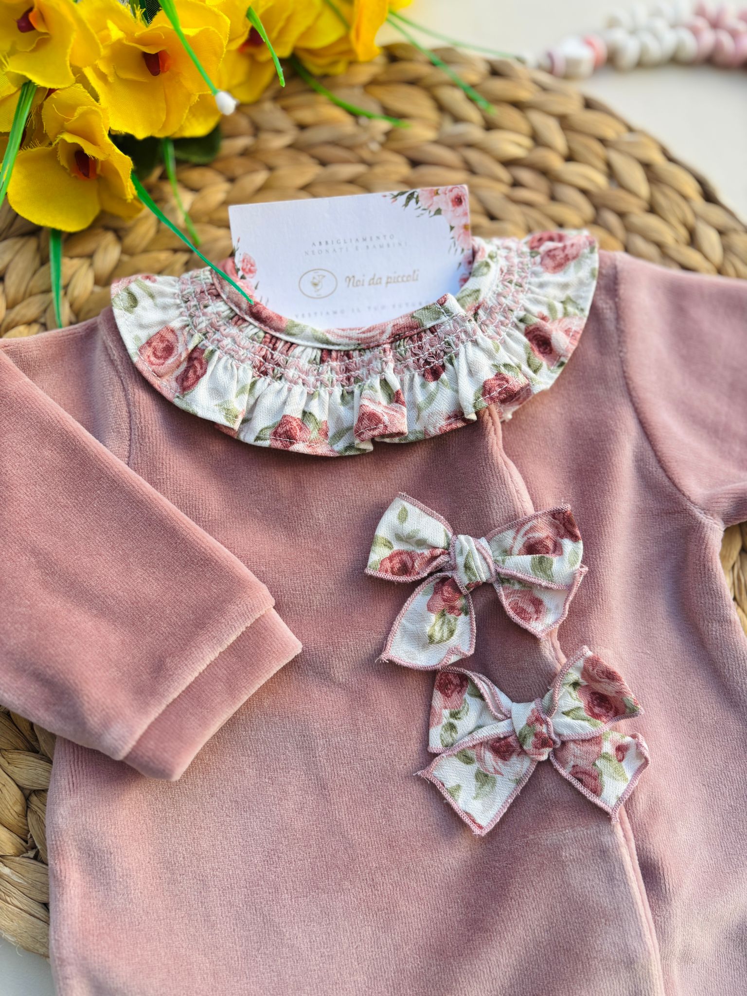 TUTINA IN CINIGLIA ANTIPANICO CON COLLETTO E FIOCCHETTI FLOREALI ROSA SCURO - Noi da piccoli