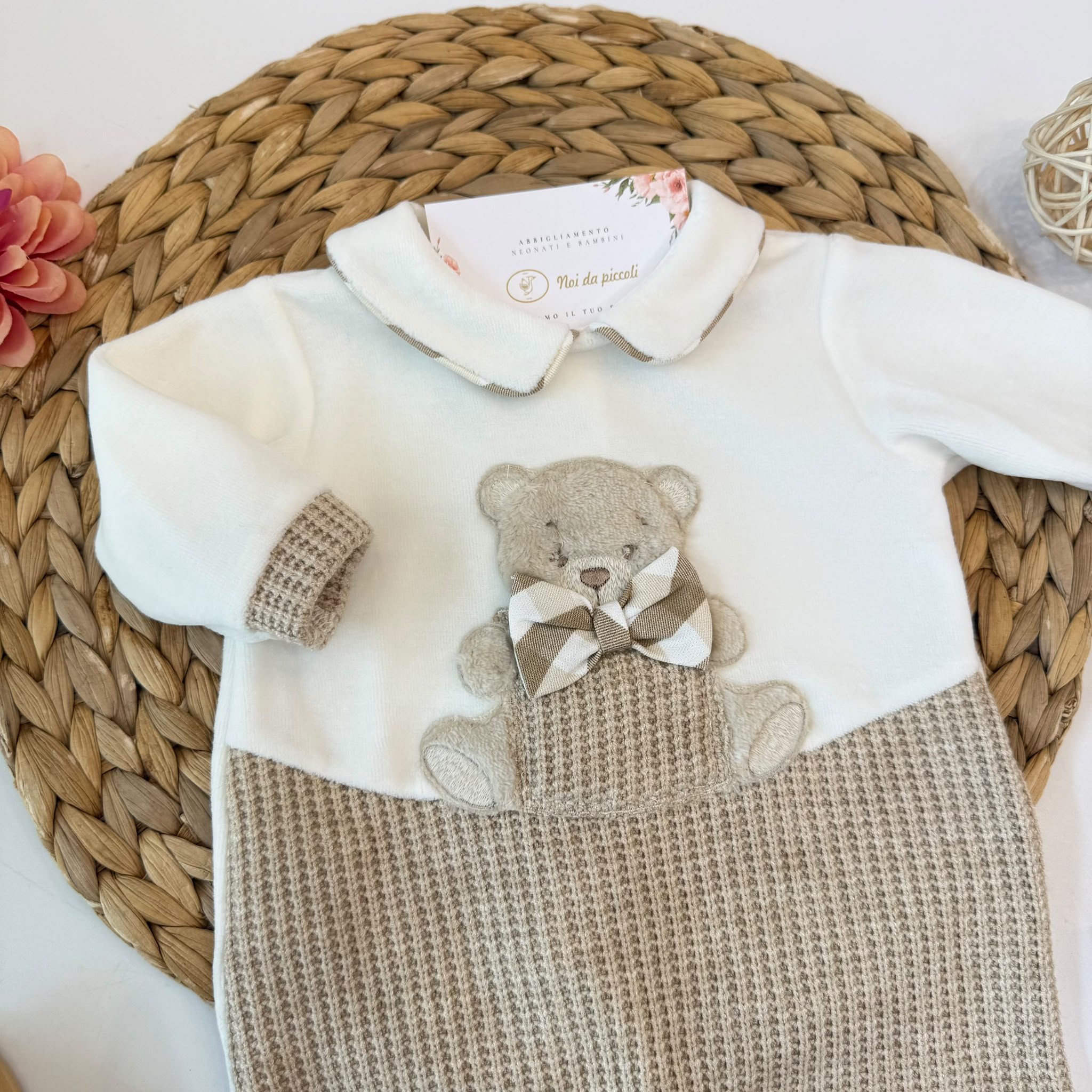 TUTINA IN CINIGLIA BEIGE CON ORSETTO E FIOCCO SUL DAVANTI - Noi da piccoli