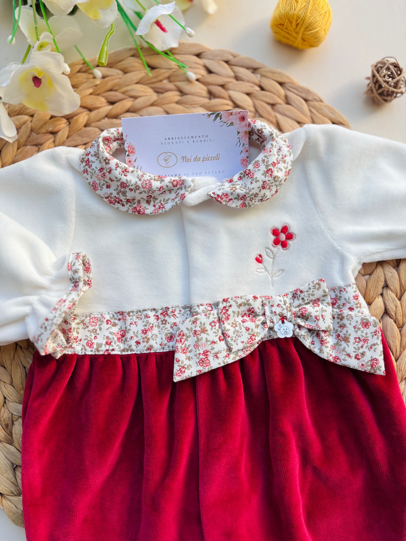 TUTINA IN CINIGLIA CON FIORELLINI E FIOCCHETTINO BIANCO ROSSO - Noi da piccoli