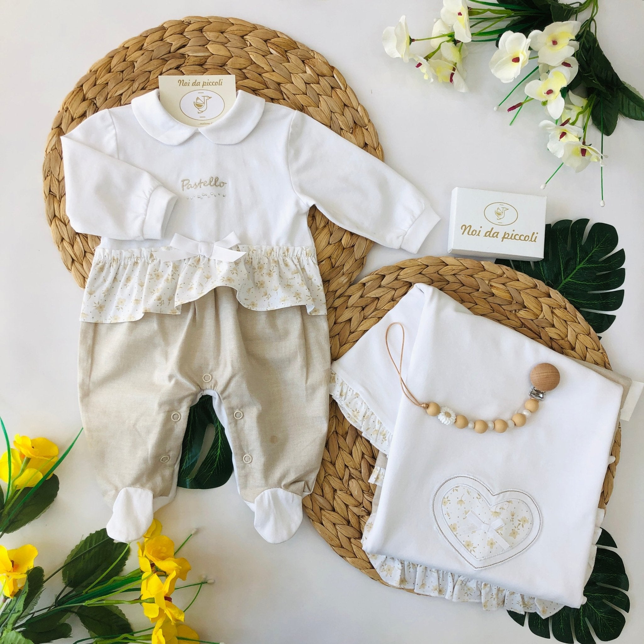 TUTINA IN COTONE BIANCO E FIORELLINI BEIGE - Noi da piccoli