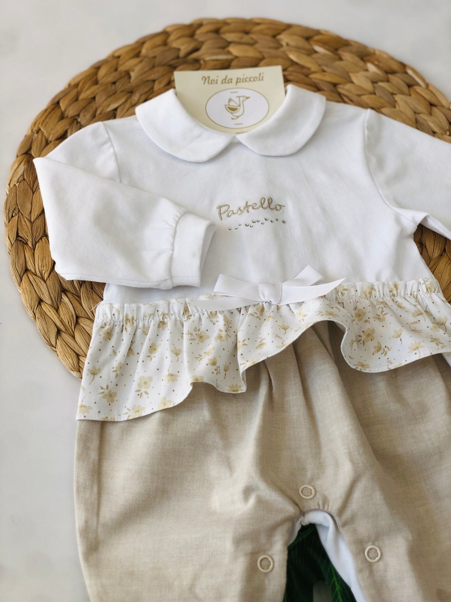 TUTINA IN COTONE BIANCO E FIORELLINI BEIGE - Noi da piccoli