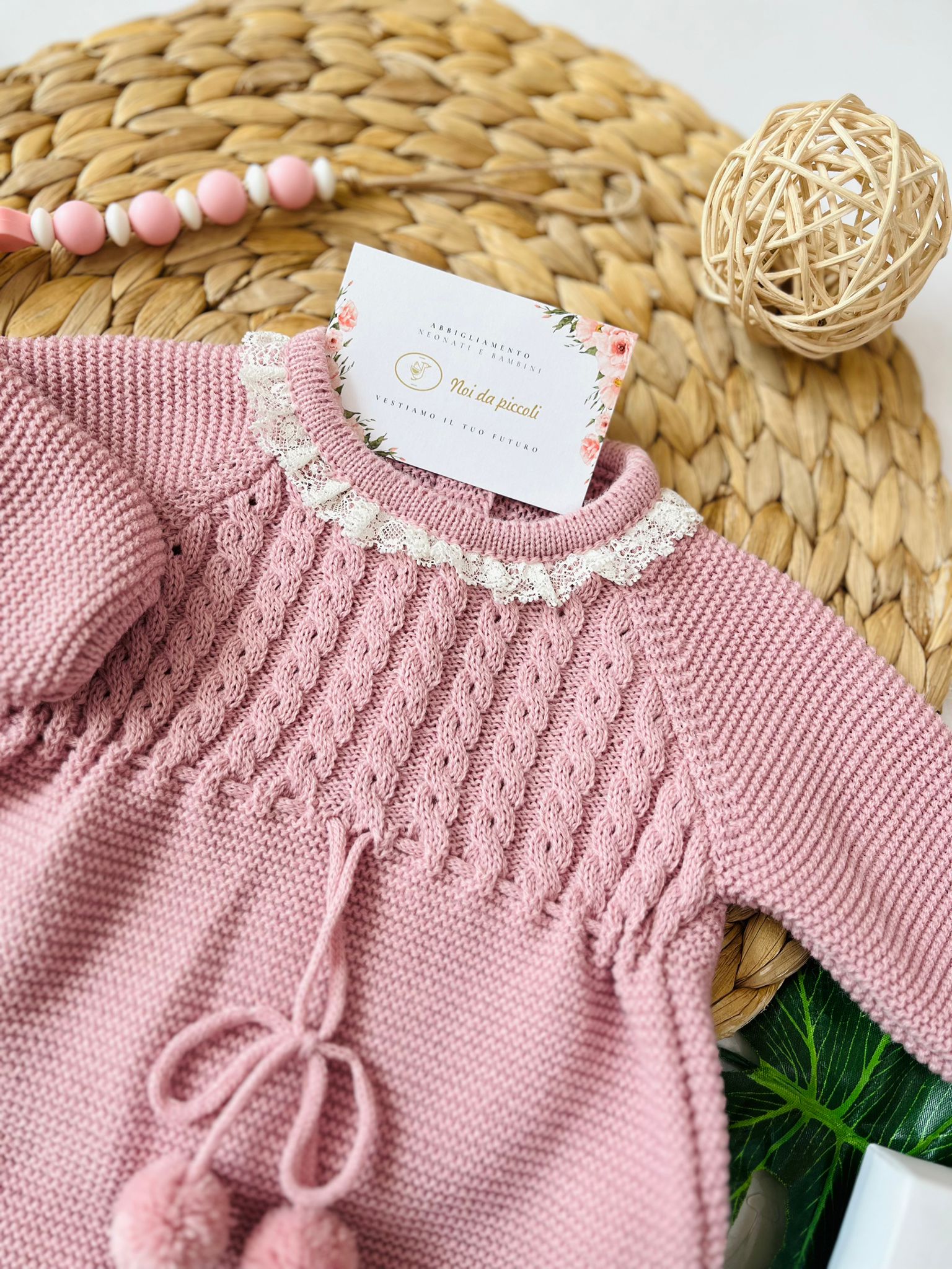 Dress in warm yarn 100% acrylic intense pink braids