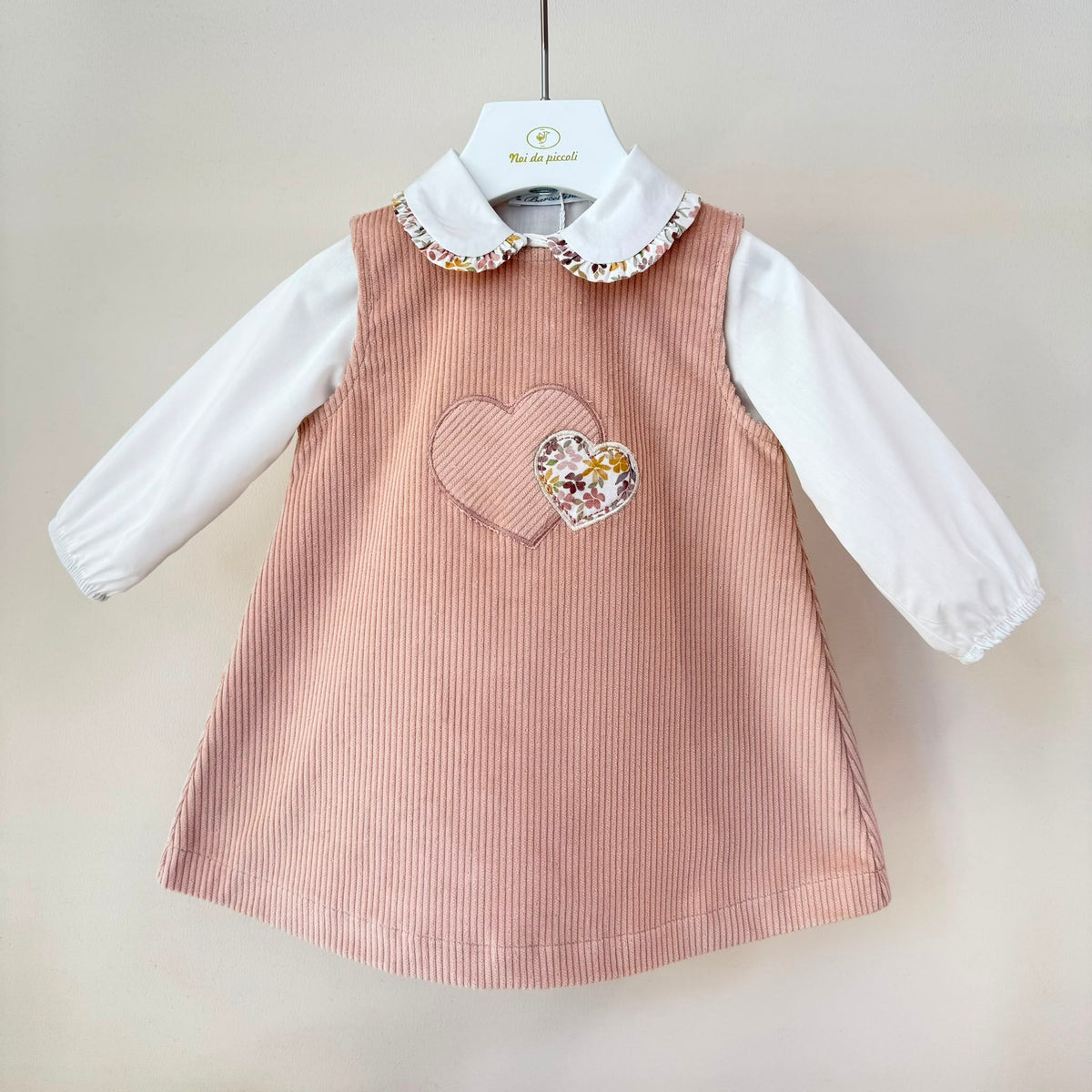 vestito IN VELLUTO cipria con cuoricino e stampa floreale