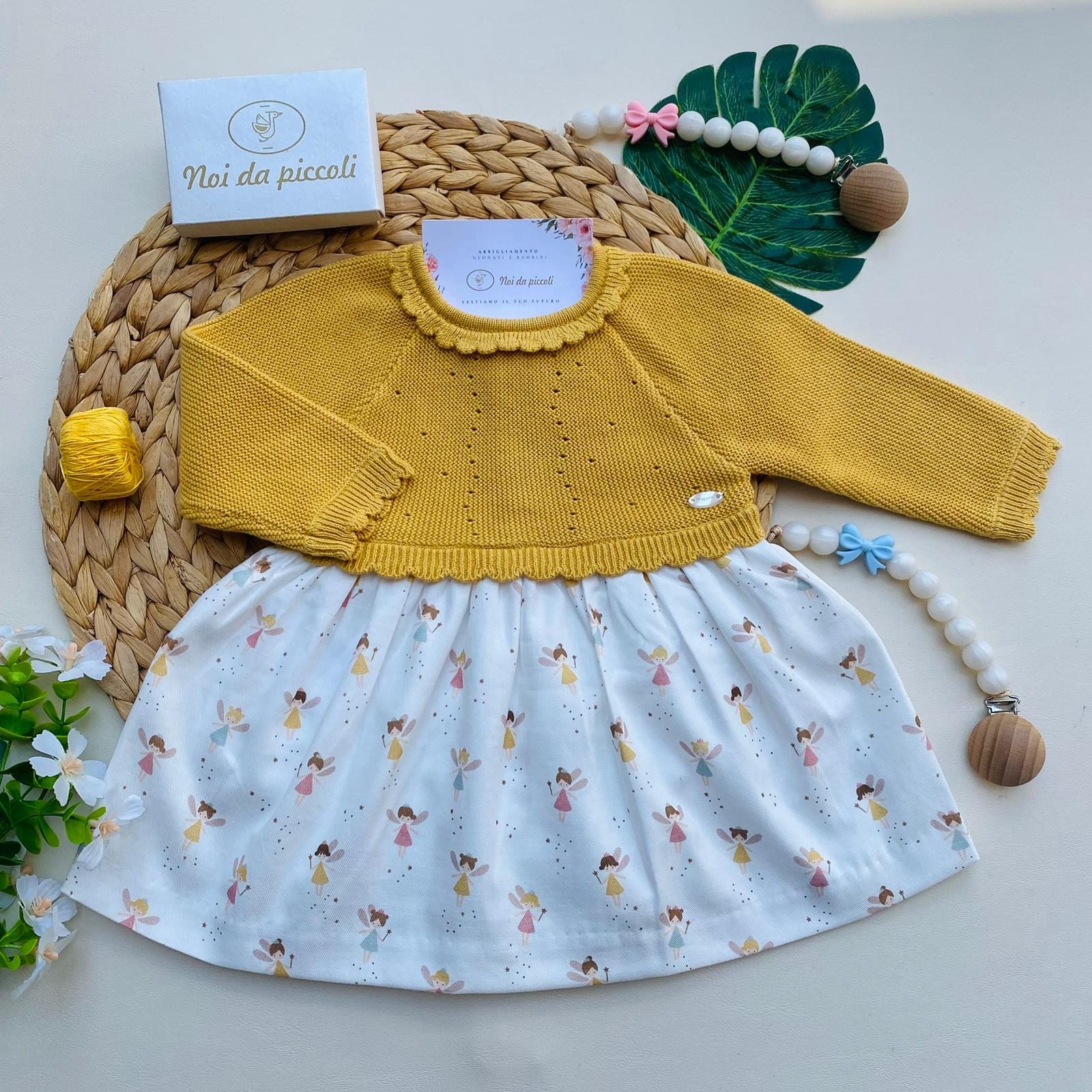 VESTINA BICOLOR CON FATINE COLORATE FILATO CALDO BIANCO SENAPE - Noi da piccoli