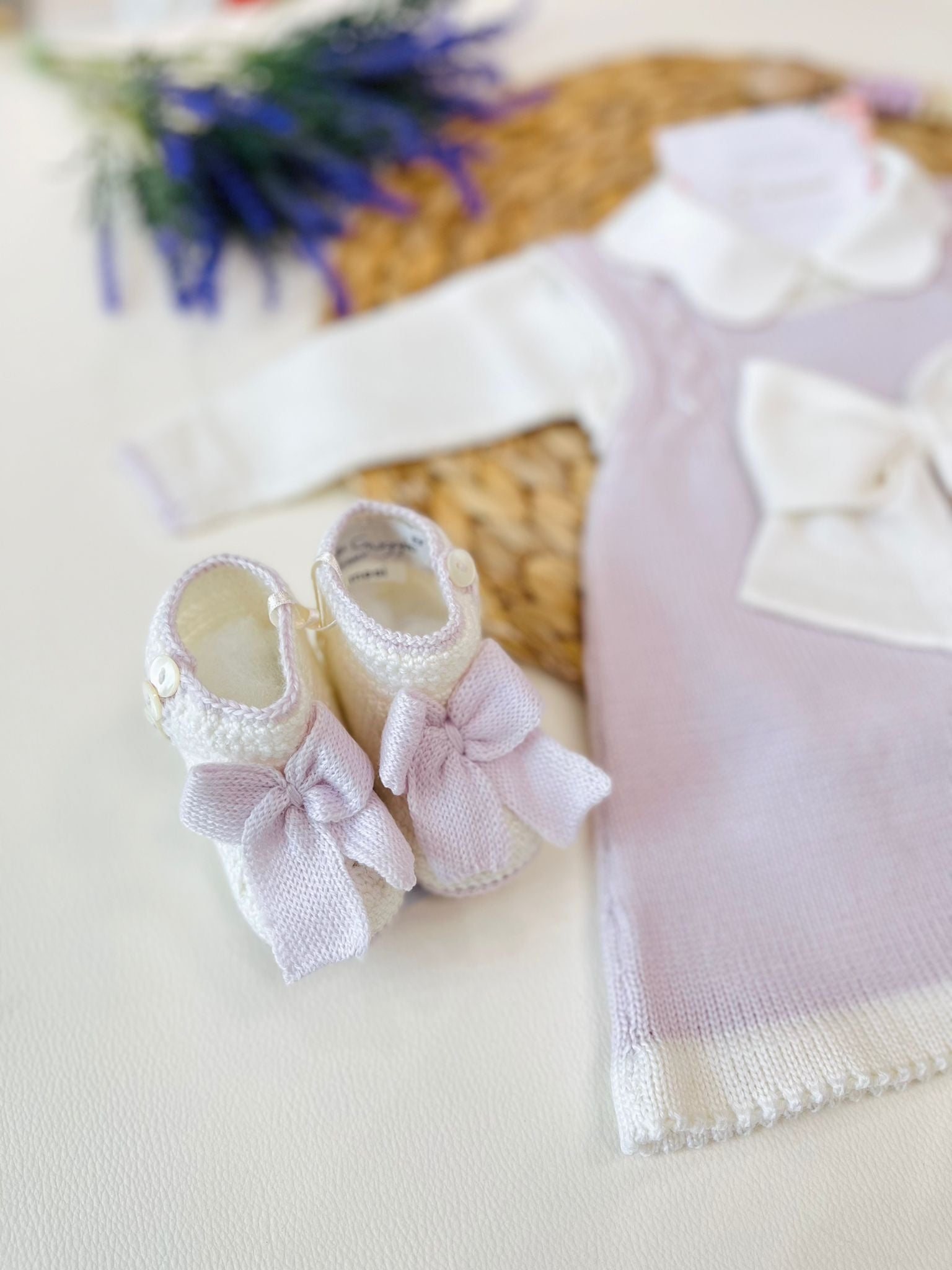 VESTINA CON PARURE REGINA 100% LANA MERINO LILLA - Noi da piccoli