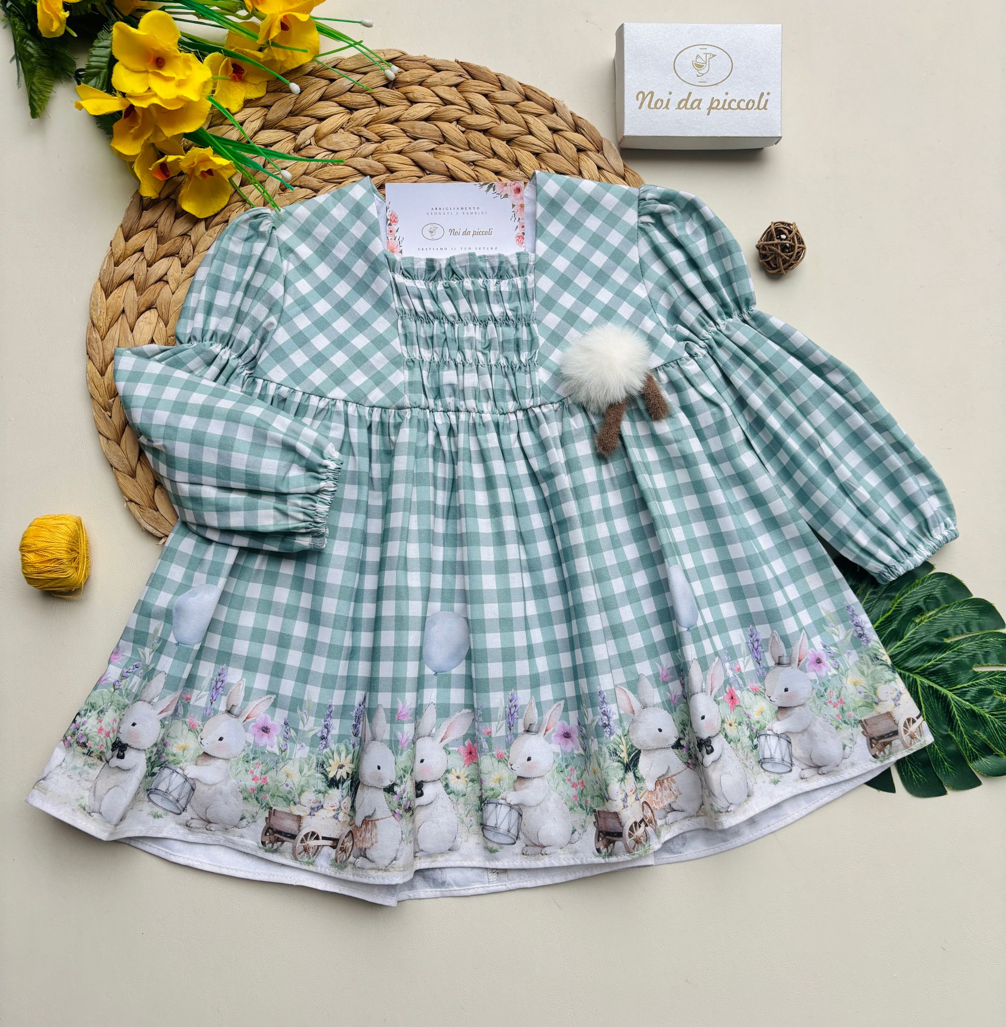 VESTINA IN CALDO COTONE A QUADRONI CON POMPON E CONIGLIETTI VERDE - Noi da piccoli