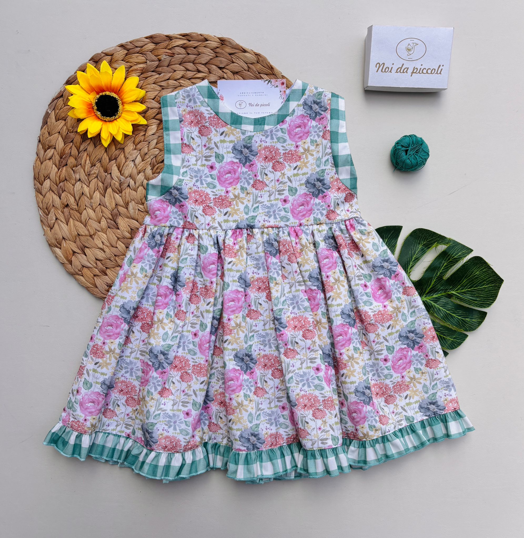 VESTINA IN COTONE CON FLOREALE ON FIOCCHETTINO E CULOTTINA A QUADRONI VERDE - Noi da piccoli