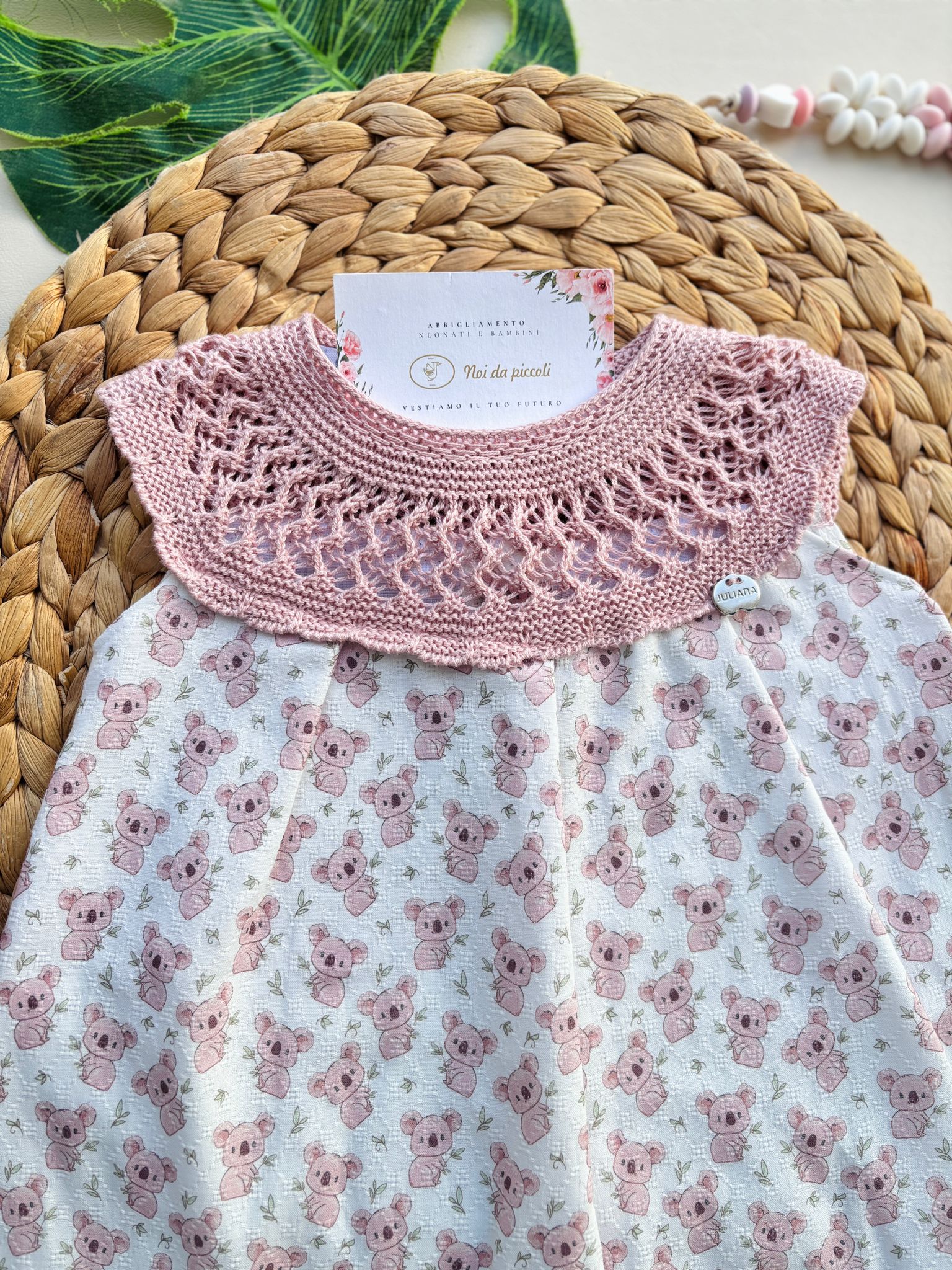 VESTINA IN COTONE CON PARTE SUPERIORE BUCHERELLATA E PICCOLI KOALA ROSA - Noi da piccoli
