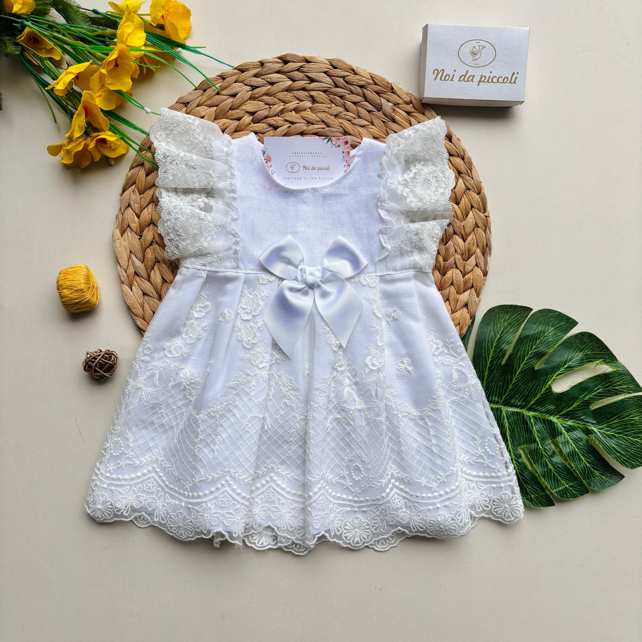 VESTINA IN COTONE E LINO A GIRO MANICA CON RICAMI ELEGANTI E FIOCCHETTO CENTRALE BLANCO - Noi da piccoli