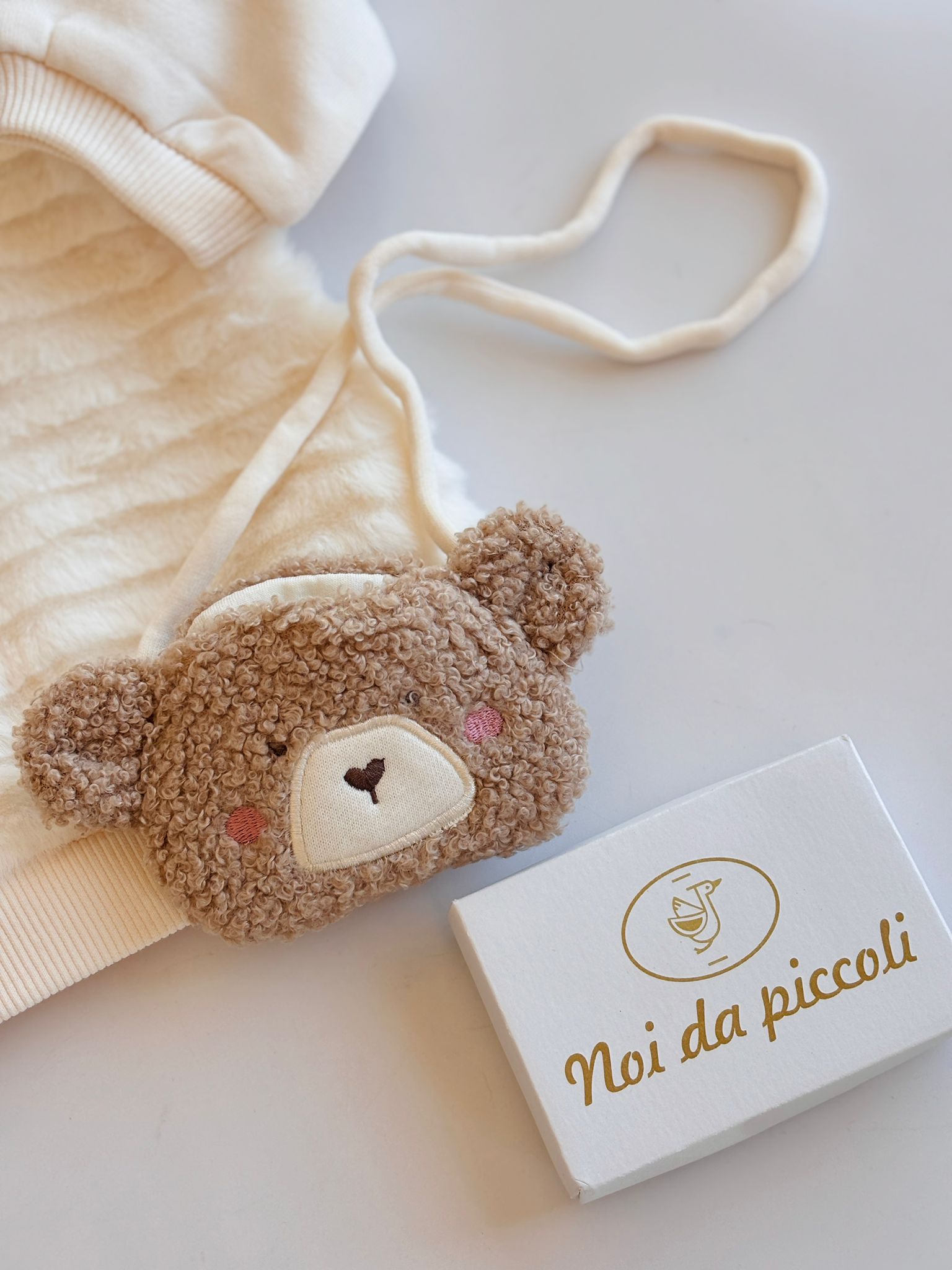 VESTINA IN FILATO CALDO CON PELLICCETTA E ACCESSORIO ABBINATO A FORMA DI ORSETTO PANNA - Noi da piccoli