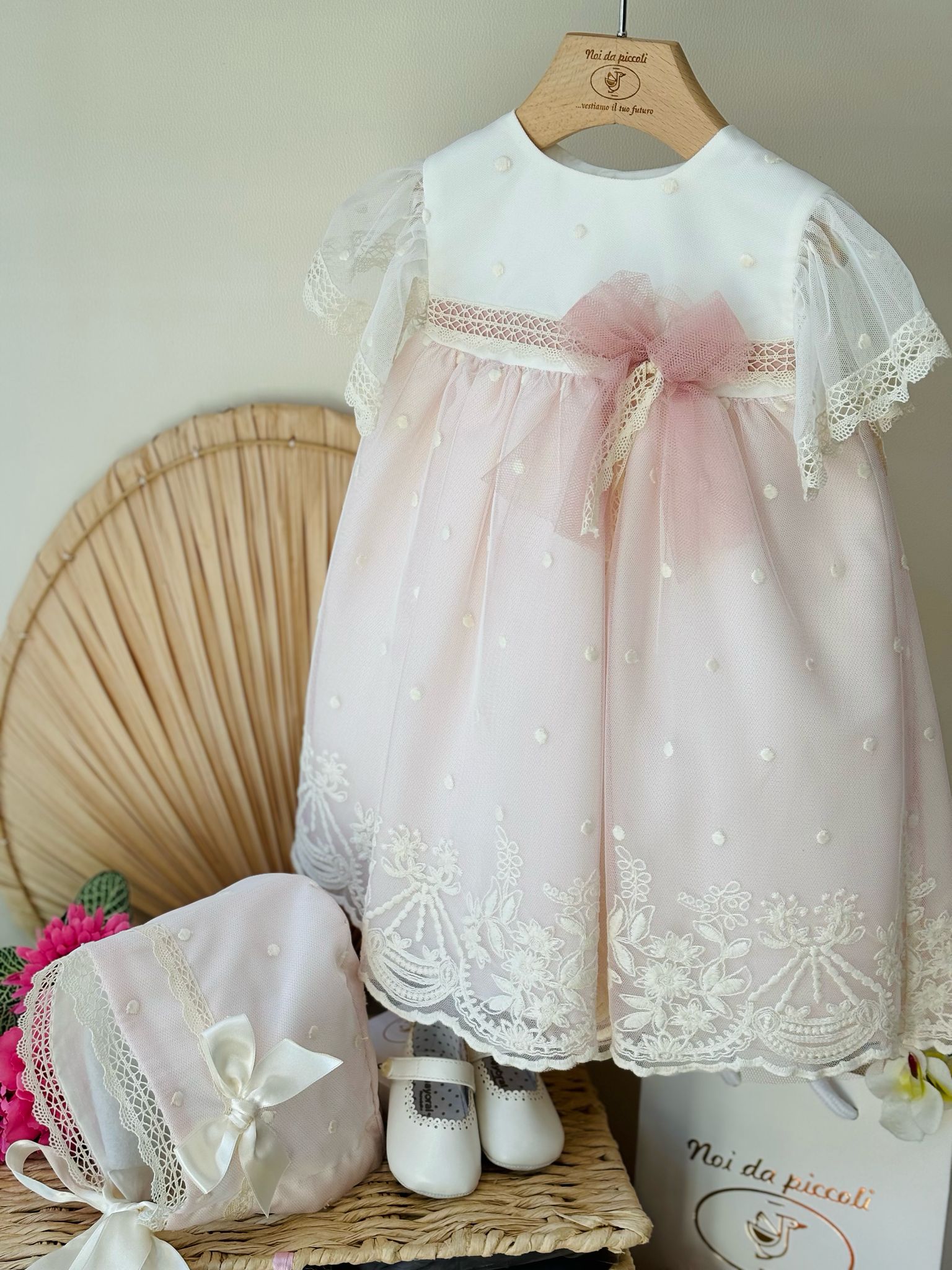 vestito cerimoniale bianco e rosa e fiocchetto rosa - Noi da piccoli