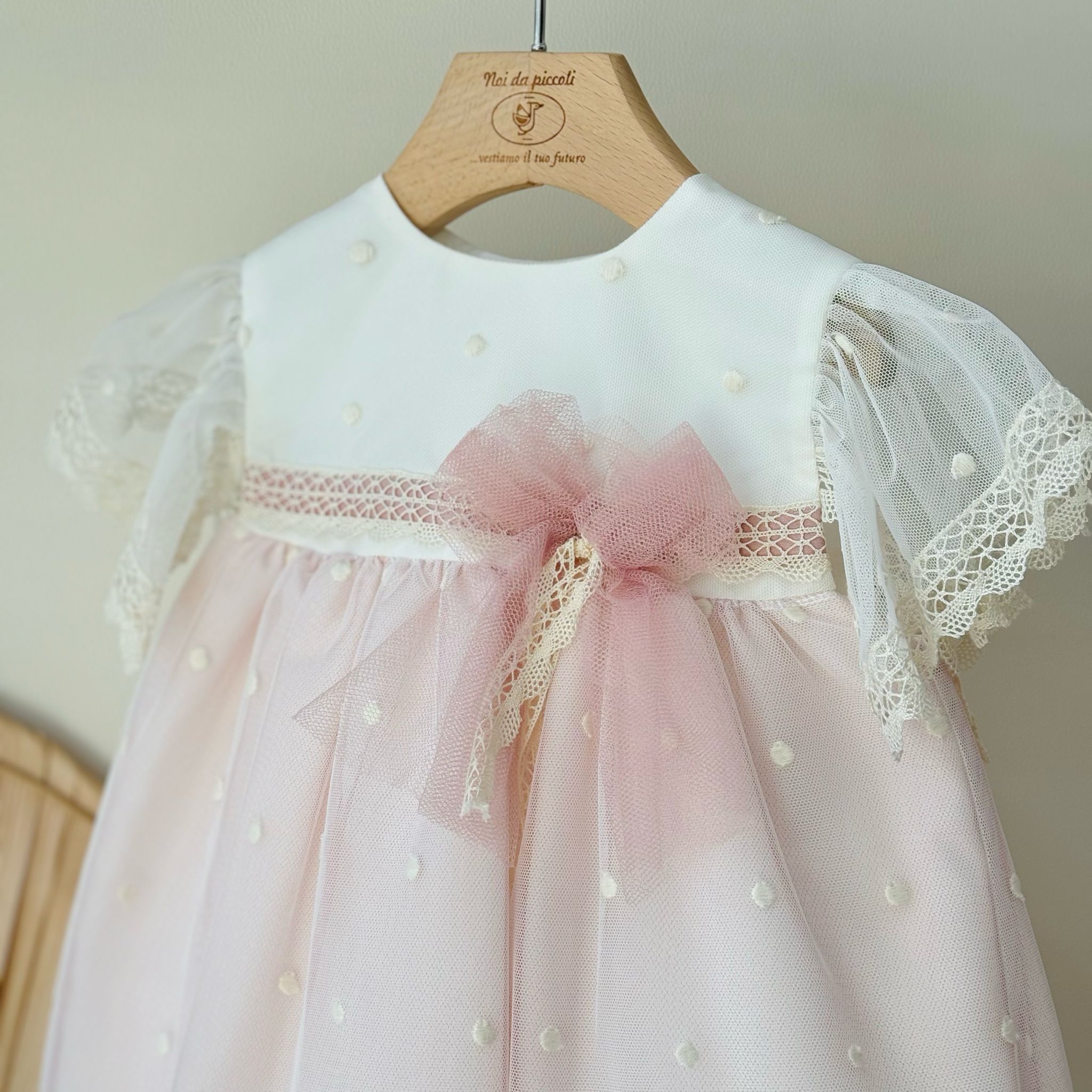 vestito cerimoniale bianco e rosa e fiocchetto rosa - Noi da piccoli