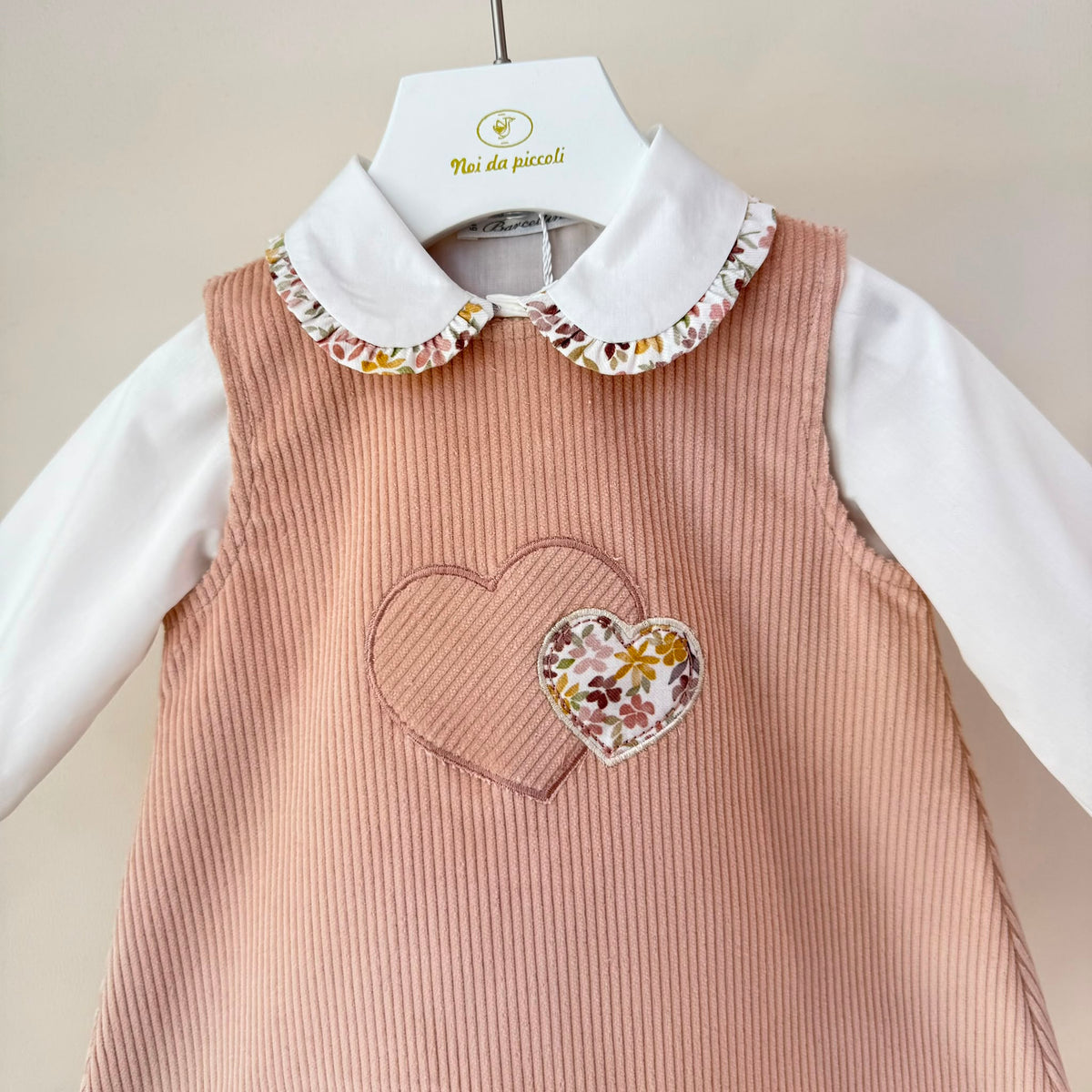 vestito IN VELLUTO cipria con cuoricino e stampa floreale - Noi da piccoli