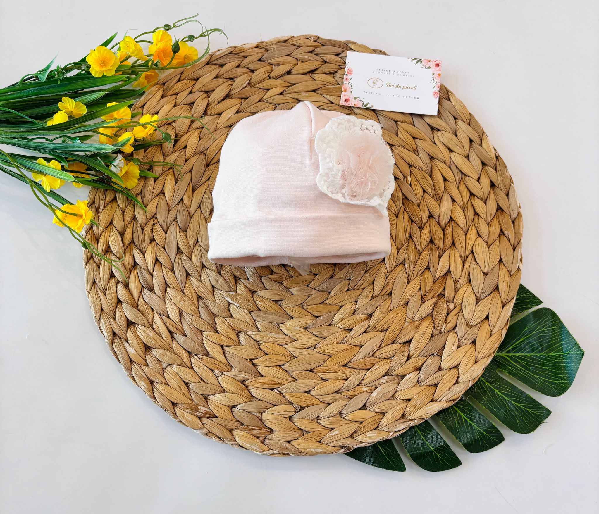 CAPPELLO COTONE CALDO ROSA CON FIORE PIZZO