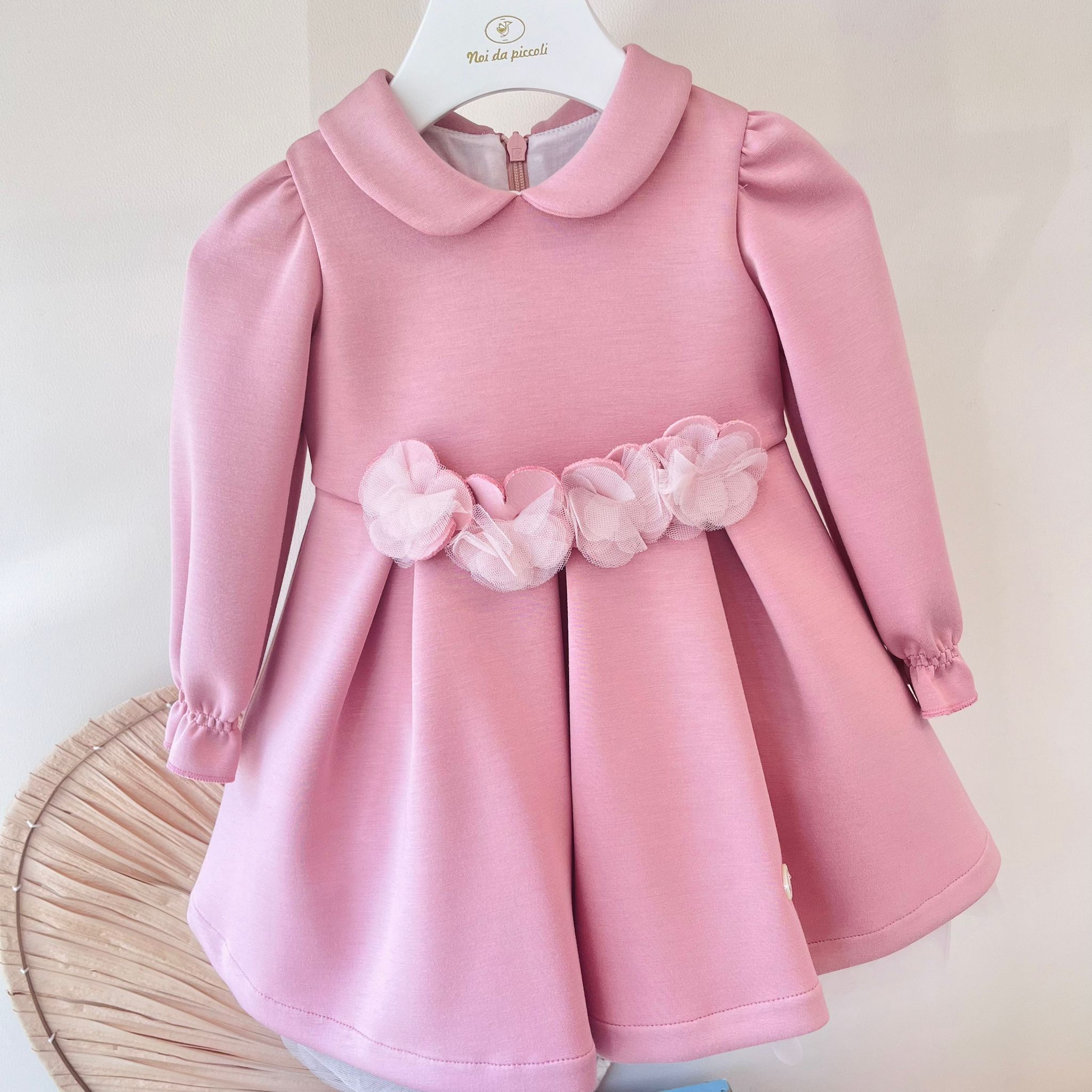 ABITO  ROSA CON CINTURINA DI FIORI DI TULLE