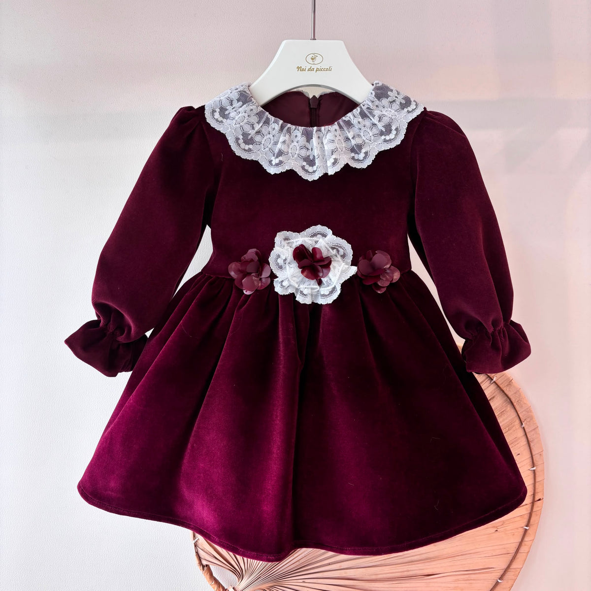 ABITO IN VELLUTO CON COLLO PIZZO BORDEAUX