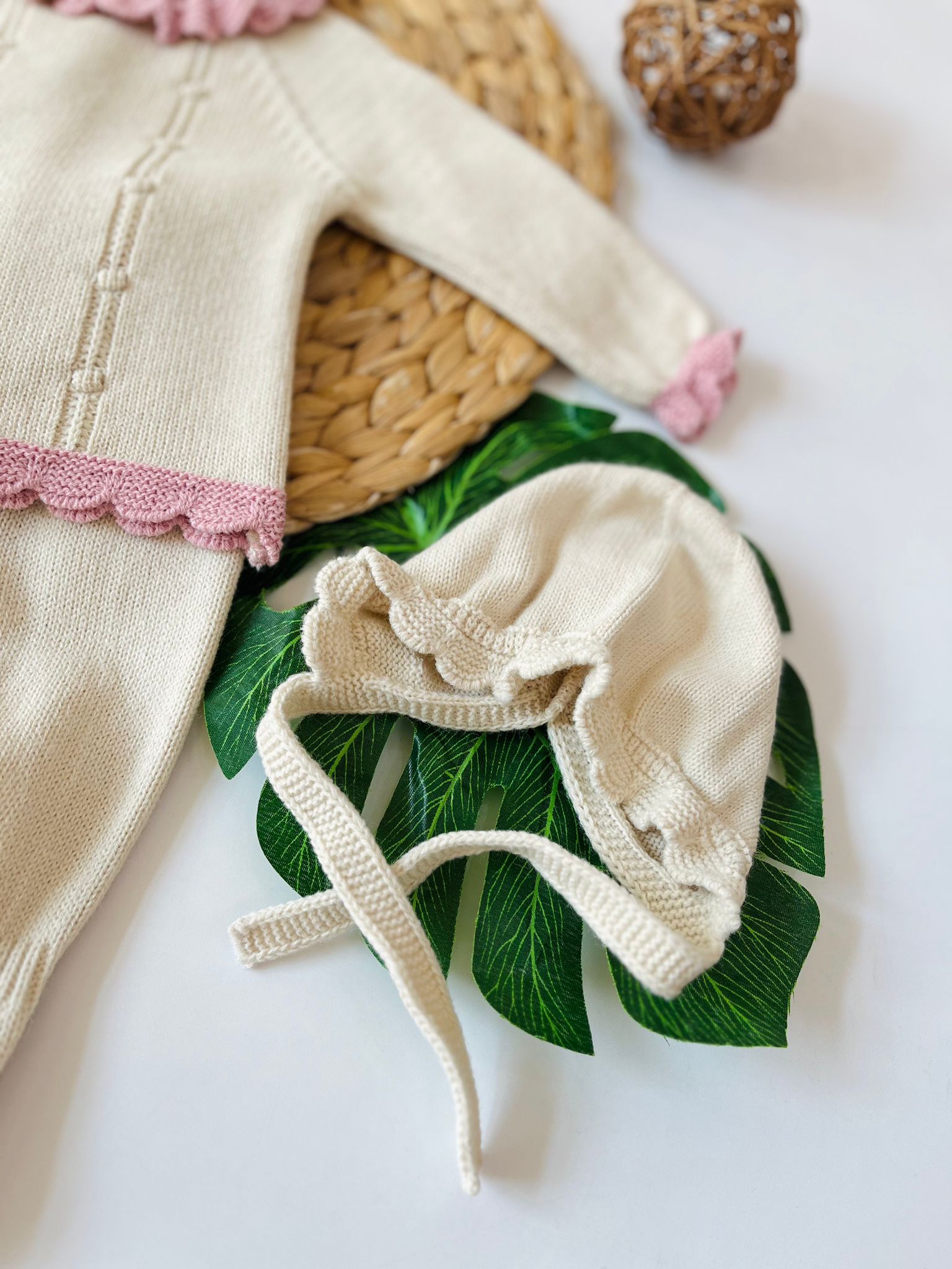 COMPLETO 2PZ CON CUFFIA FILATO CALDO MALVA E CREMA