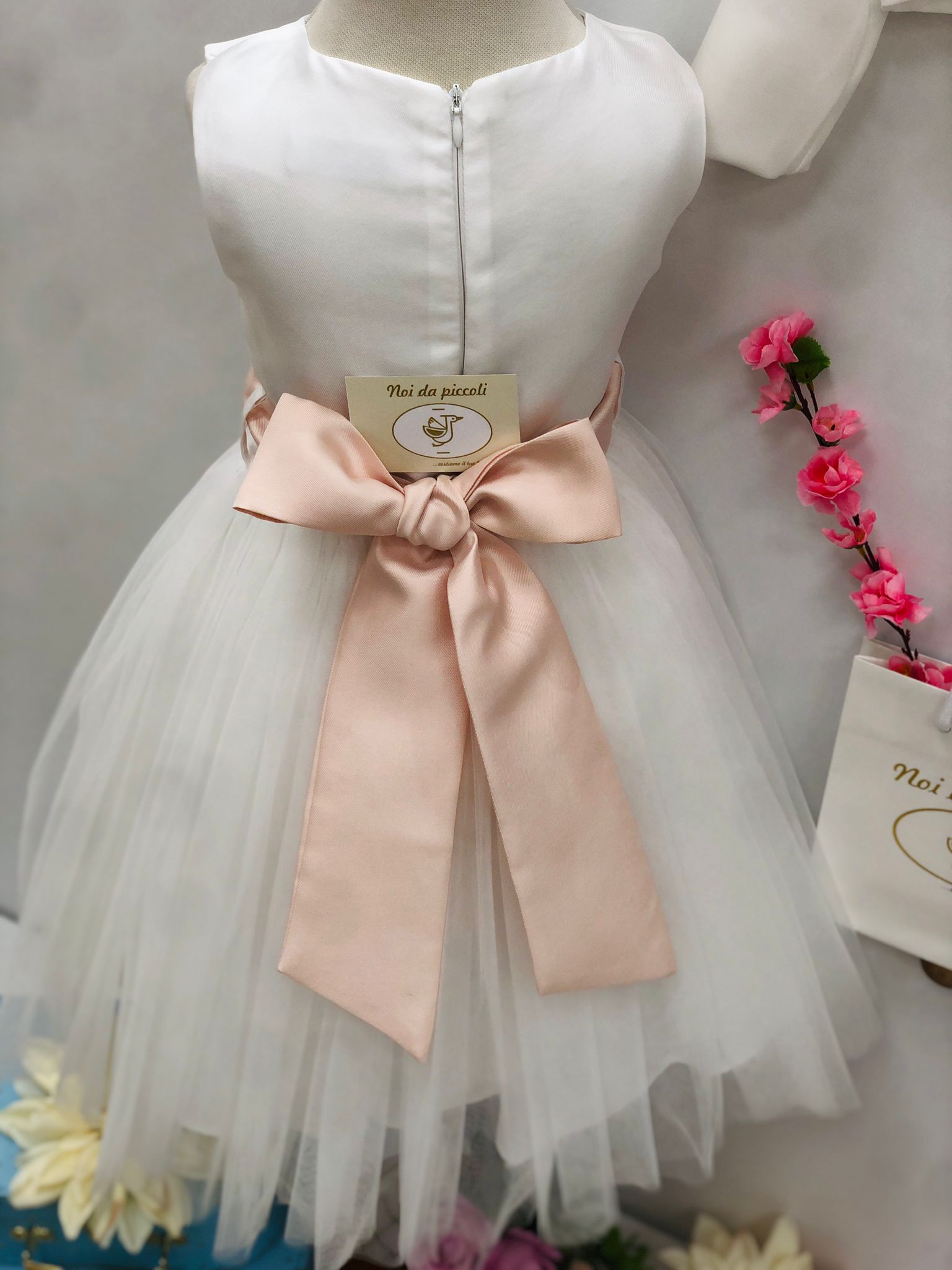 ELEGANT WHITE DRESS WITH HEADBAND FULL OF ROSES