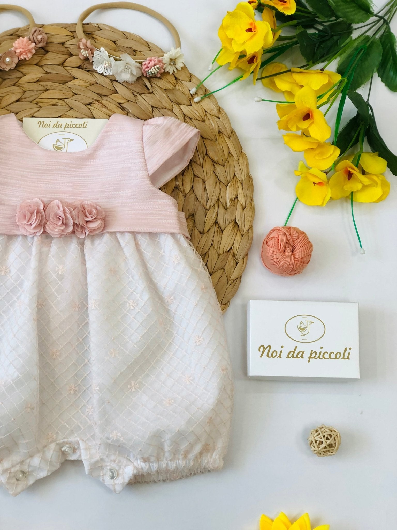 PAGLIACCETTO ROSA IN COTONE CON FIORELLINI CENTRALI - Noi da piccoli