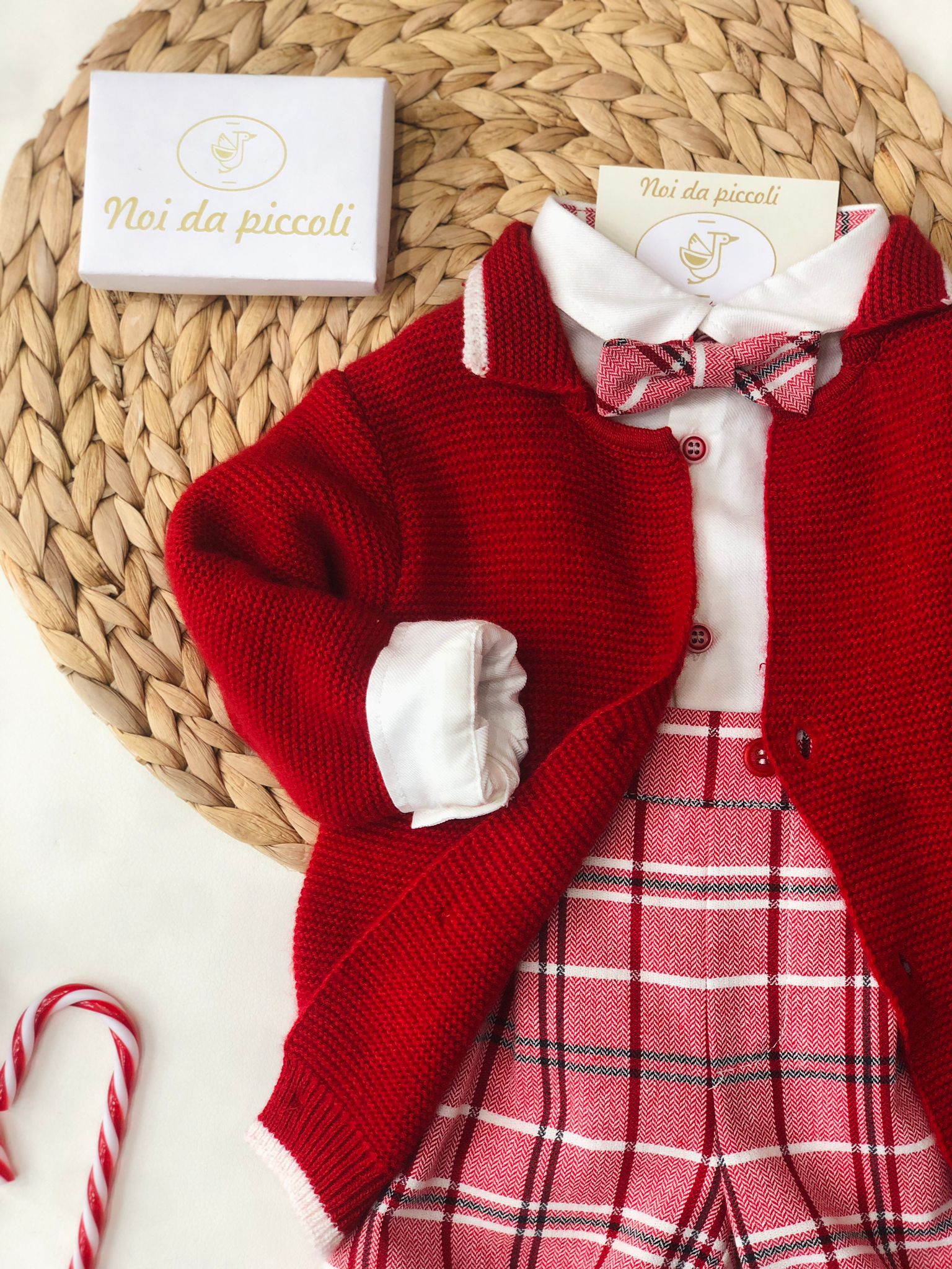 SALOPETTE CON CAMICINA E CARDIGAN ROSSO QUADRI - Noi da piccoli