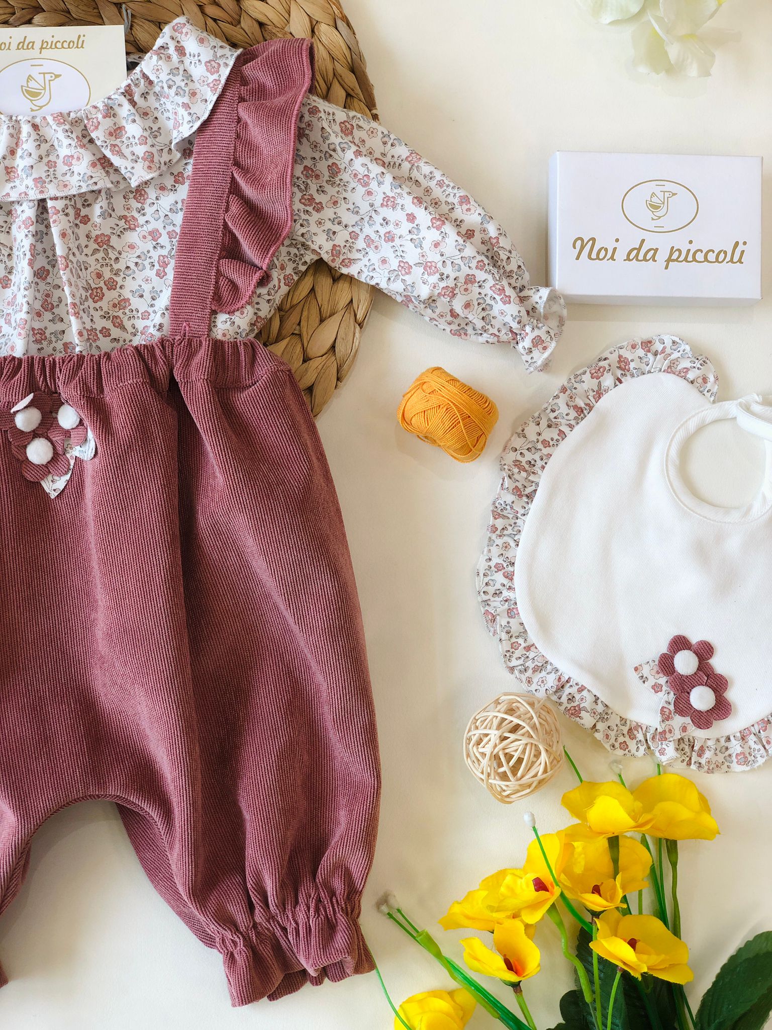 SALOPETTE CON CAMICINA VELLUTINO FIORI DI PRUGNA - Noi da piccoli